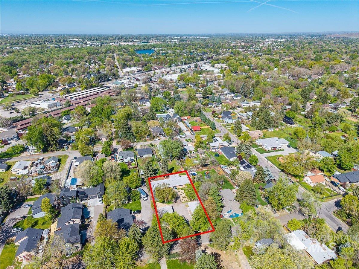 3009 N Tamarack Dr, Boise, Idaho 83703, 2 Bedrooms, 1 Bathroom, Residential Income For Sale, Price $1,200,000,MLS 98984508