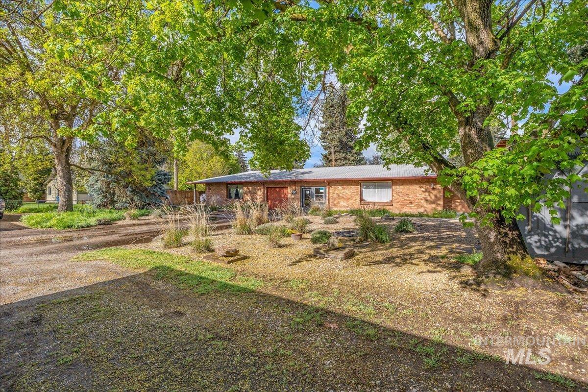3009 N Tamarack Dr, Boise, Idaho 83703, 2 Bedrooms, 1 Bathroom, Residential Income For Sale, Price $1,200,000,MLS 98984508