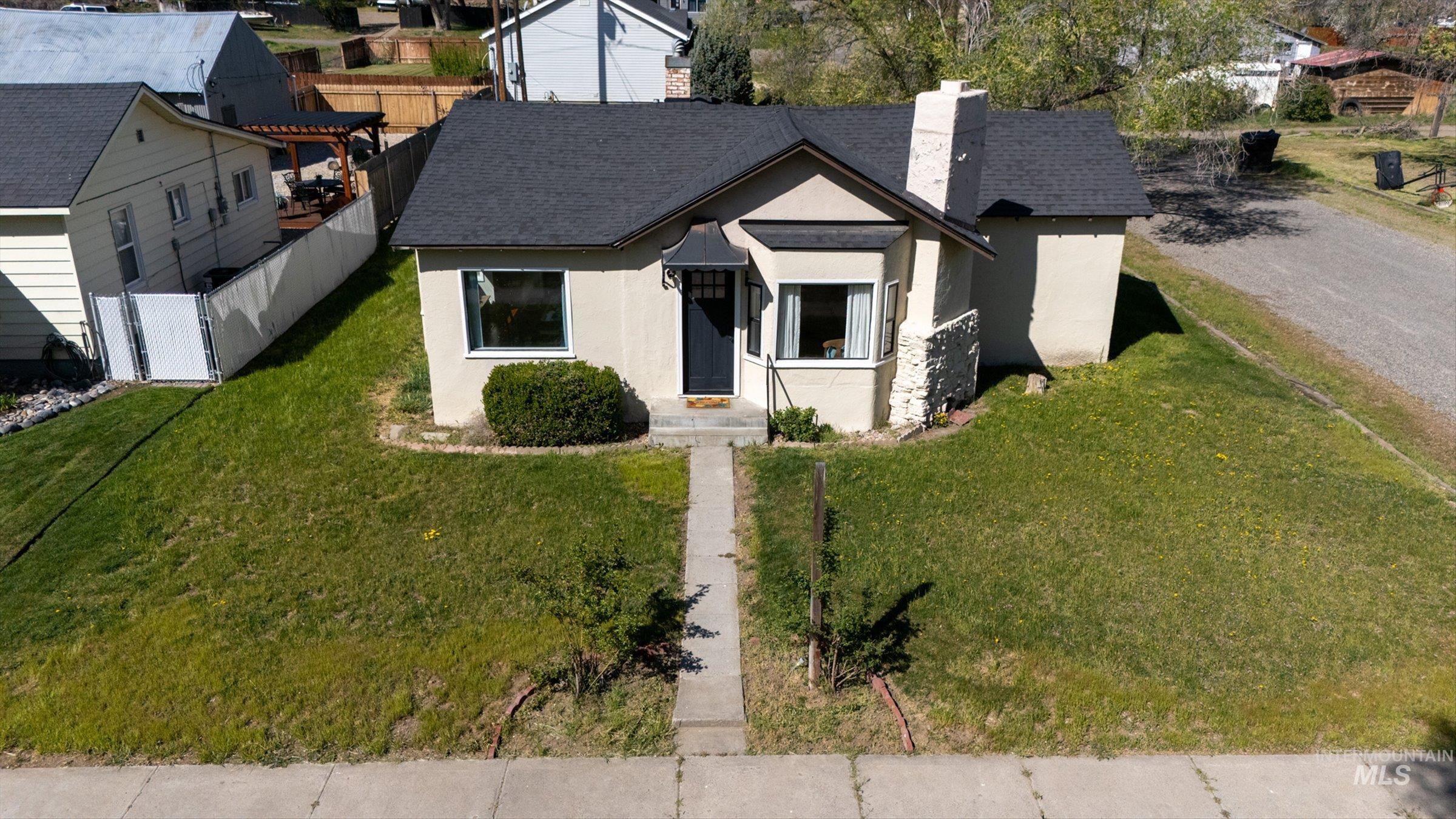 285 N Alton Ave, Glenns Ferry, Idaho 83623, 2 Bedrooms, 1 Bathroom, Residential For Sale, Price $230,000, 98984510
