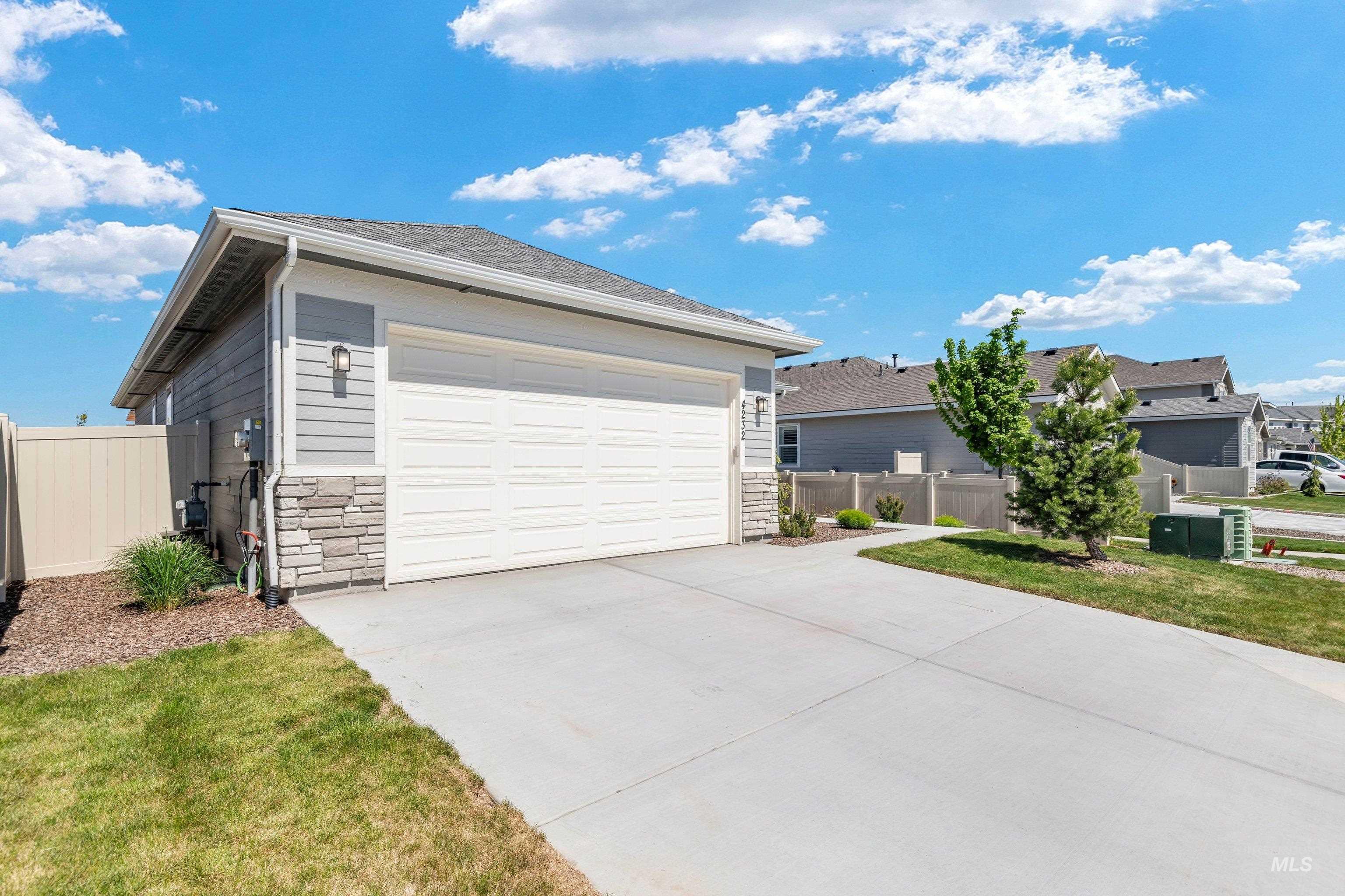 4232 S. Graycliff Way, Meridian, Idaho 83642, 3 Bedrooms, 2 Bathrooms, Residential For Sale, Price $449,900, 98984518
