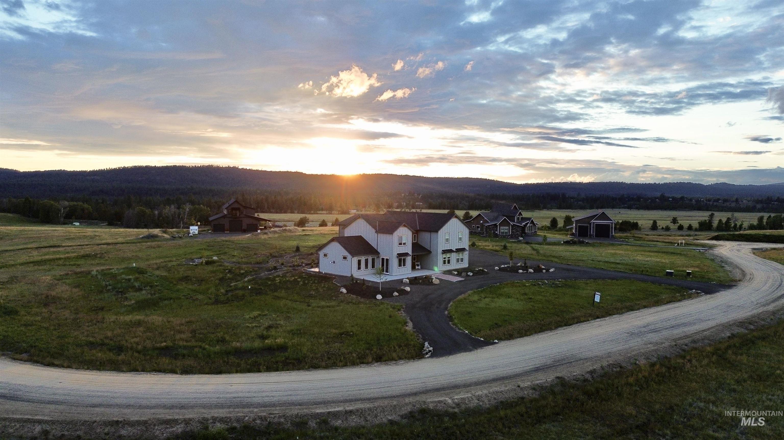 44 Big Moose rd, McCall, Idaho 83638, 4 Bedrooms, 4.5 Bathrooms, Residential For Sale, Price $1,649,000, 98984521
