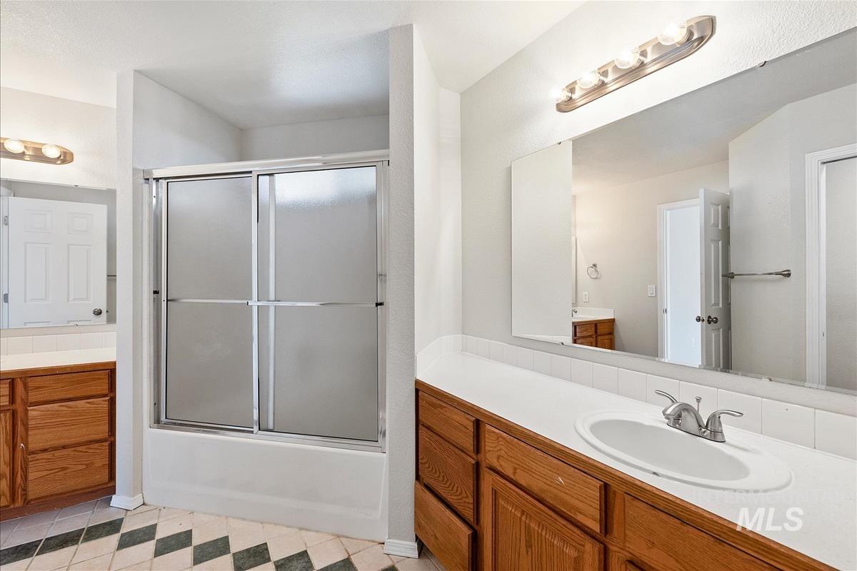3036 N Hearth Ave, Meridian, Idaho 83642, 3 Bedrooms, 2 Bathrooms, Residential For Sale, Price $464,900,MLS 98984534
