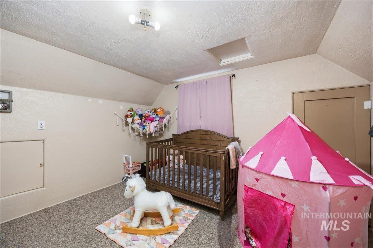 524 W 17th, Burley, Idaho 83318, 3 Bedrooms, 1 Bathroom, Residential Income For Sale, Price $310,000,MLS 98984535