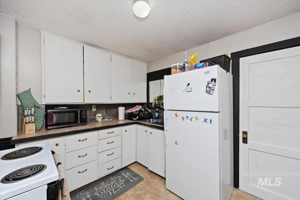 524 W 17th, Burley, Idaho 83318, 3 Bedrooms, 1 Bathroom, Residential Income For Sale, Price $310,000,MLS 98984535