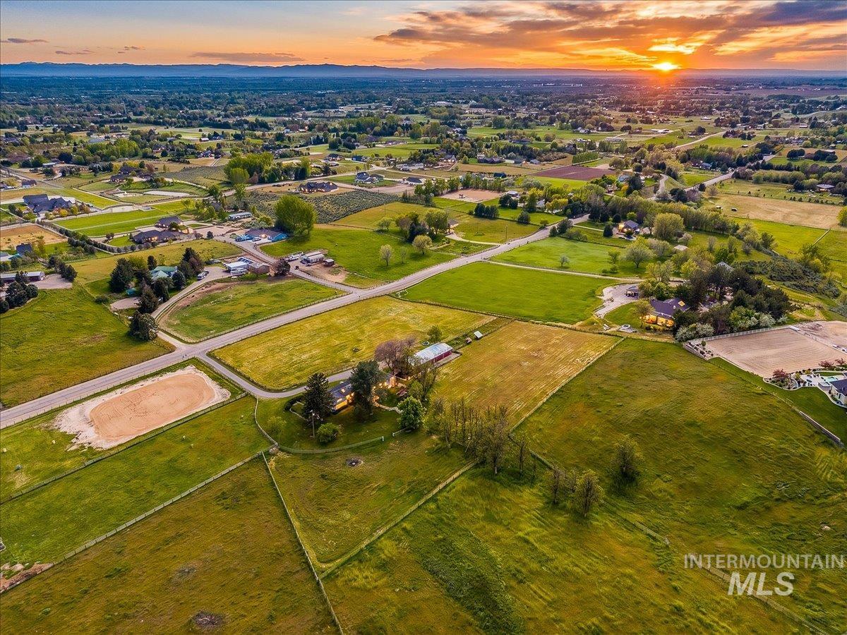500 Stillwell Dr., Eagle, Idaho 83616, 5 Bedrooms, 3 Bathrooms, Residential For Sale, Price $1,399,900, 98984541