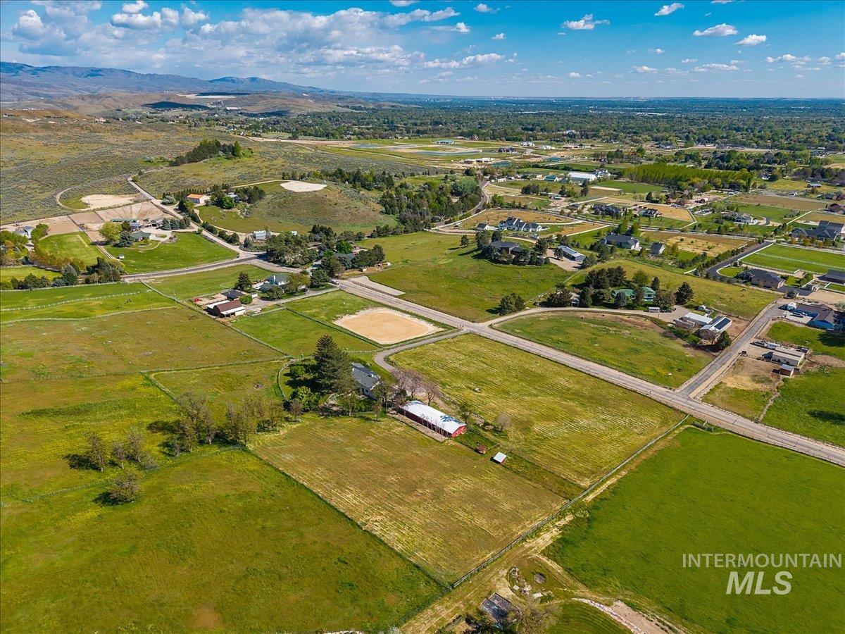 500 Stillwell Dr., Eagle, Idaho 83616, 5 Bedrooms, 3 Bathrooms, Residential For Sale, Price $1,399,900, 98984541
