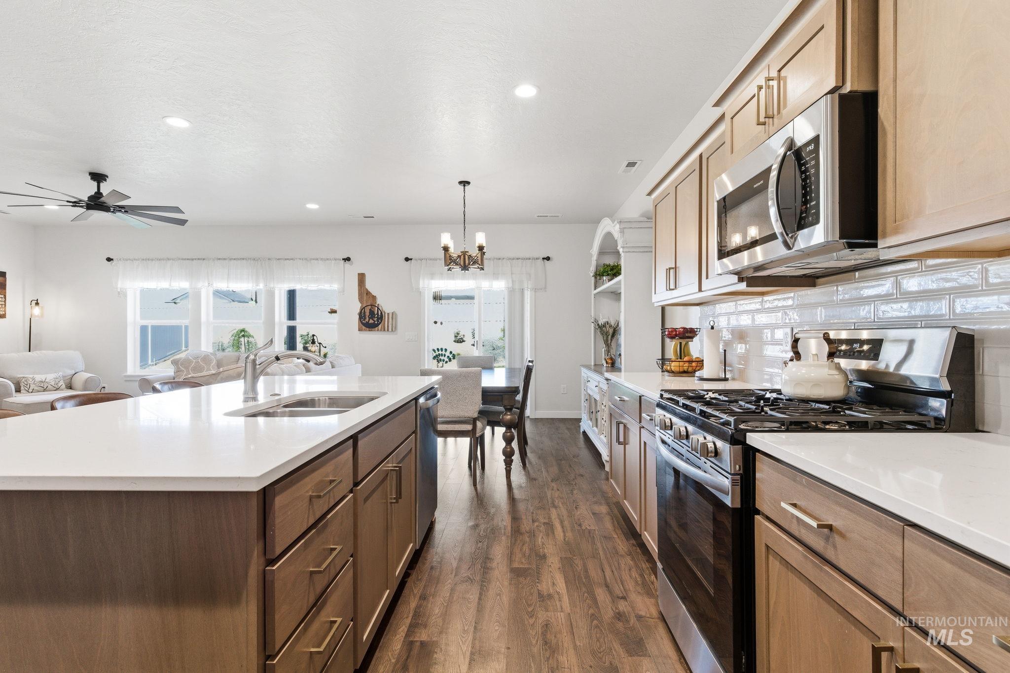 10104 W Napier, Star, Idaho 83669, 5 Bedrooms, 3 Bathrooms, Residential For Sale, Price $639,900,MLS 98984547