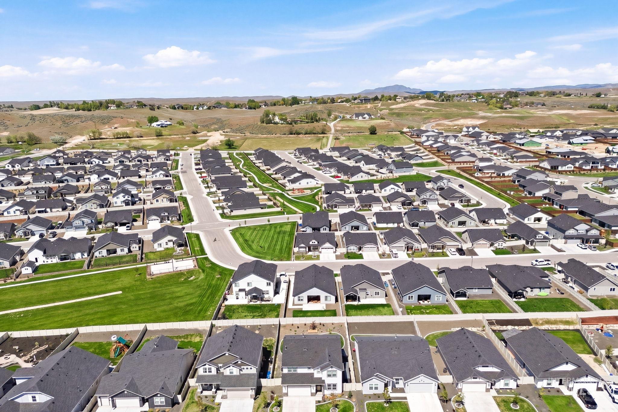10104 W Napier, Star, Idaho 83669, 5 Bedrooms, 3 Bathrooms, Residential For Sale, Price $639,900,MLS 98984547