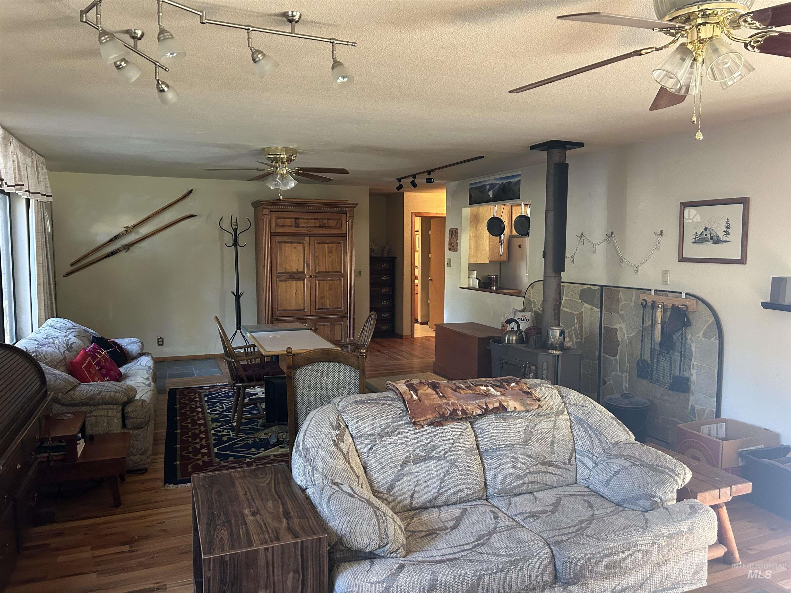 17 Bransons Dr, Lowman, Idaho 83637, 2 Bedrooms, 1 Bathroom, Residential For Sale, Price $585,000, 98984548