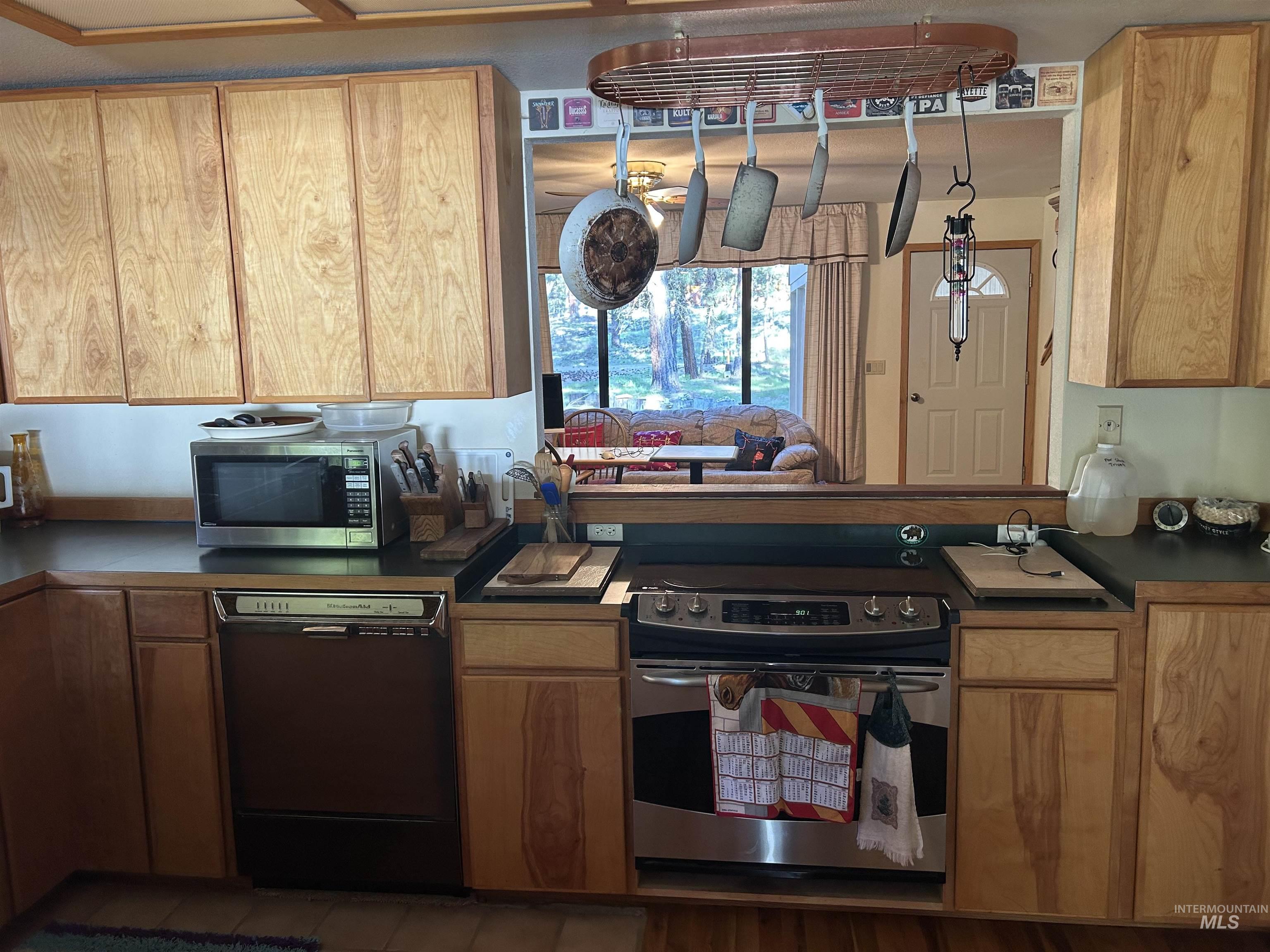 17 Bransons Dr, Lowman, Idaho 83637, 2 Bedrooms, 1 Bathroom, Residential For Sale, Price $585,000, 98984548