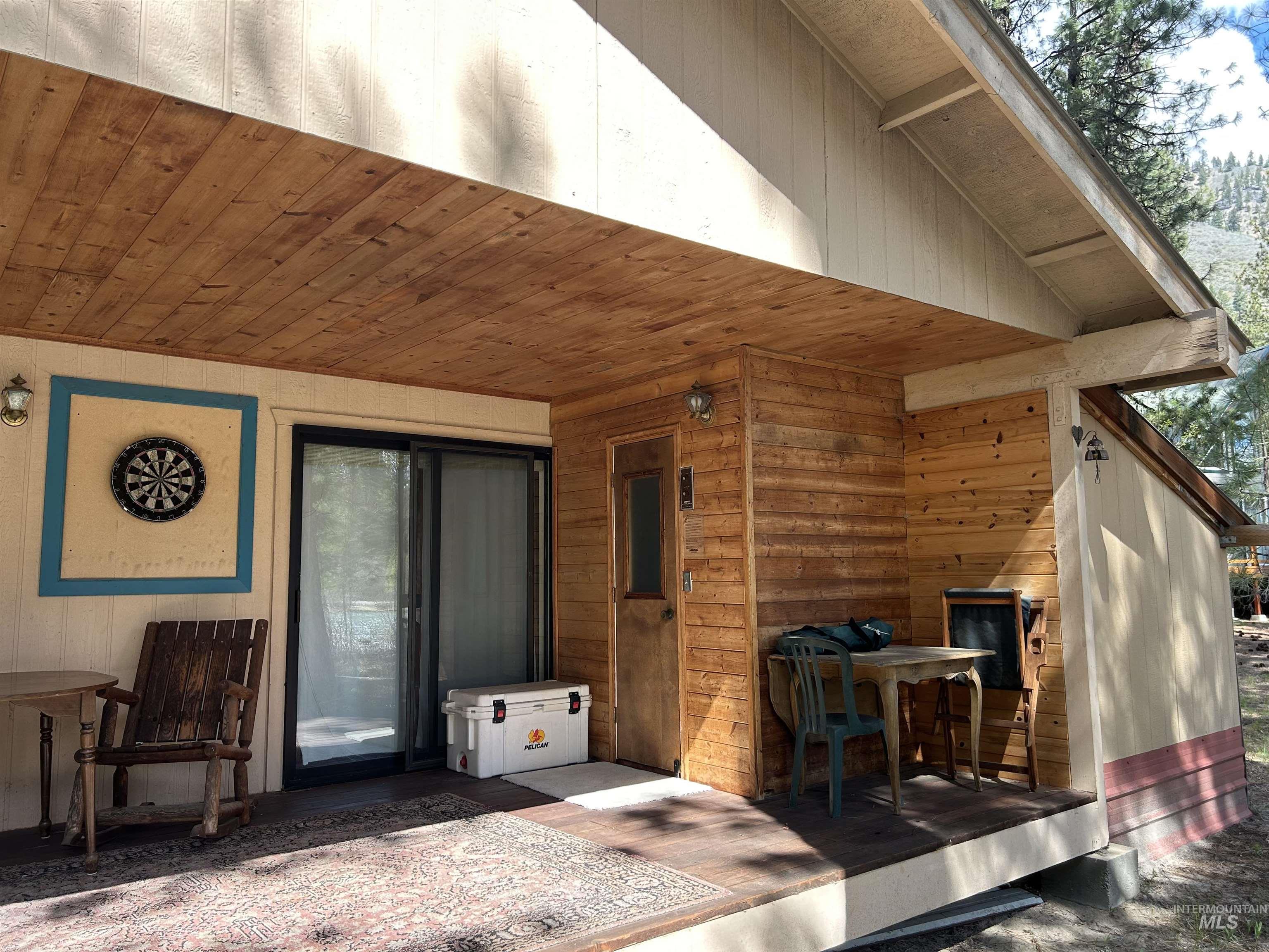 17 Bransons Dr, Lowman, Idaho 83637, 2 Bedrooms, 1 Bathroom, Residential For Sale, Price $625,000, 98984548