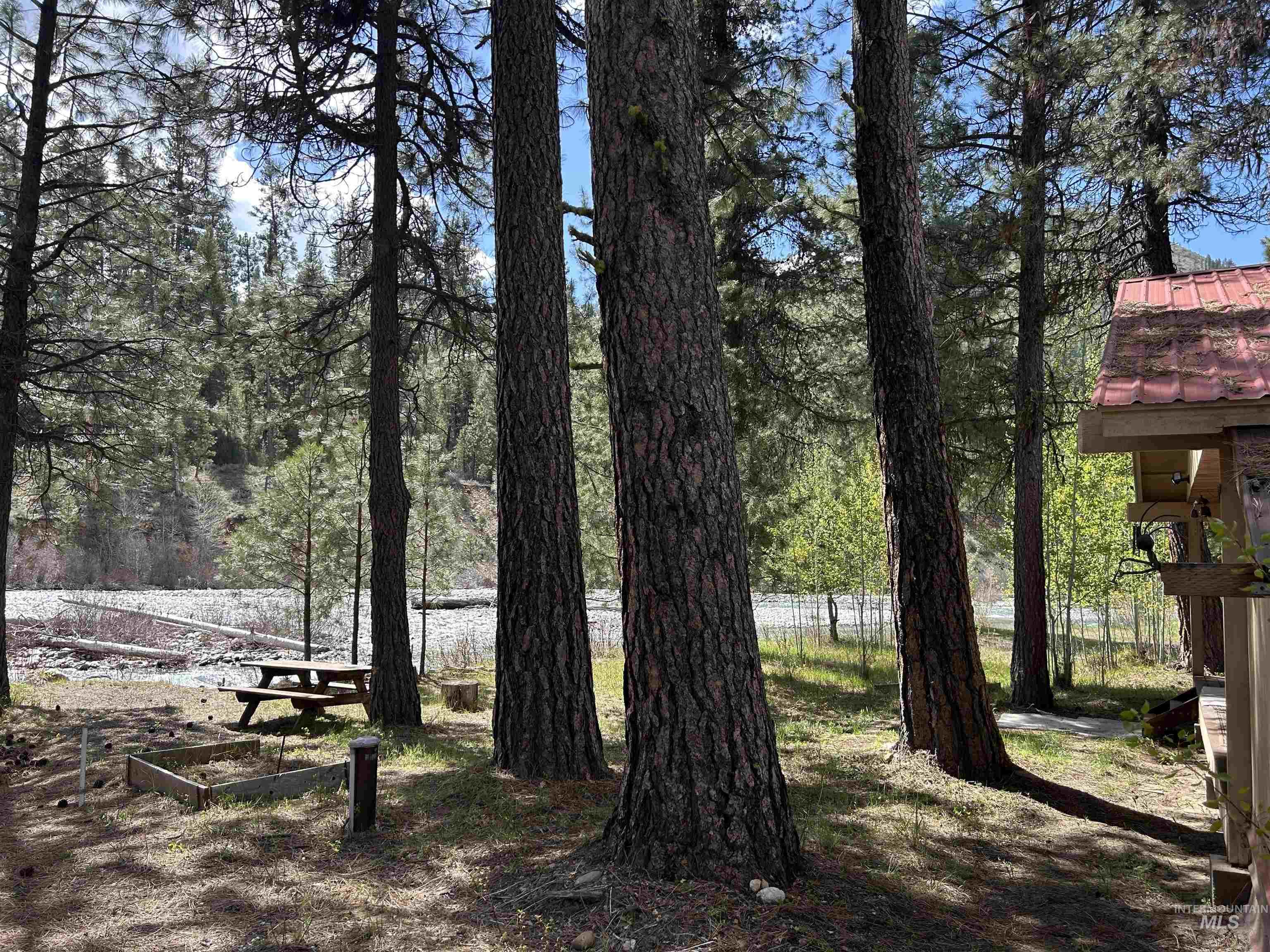 17 Bransons Dr, Lowman, Idaho 83637, 2 Bedrooms, 1 Bathroom, Residential For Sale, Price $625,000, 98984548