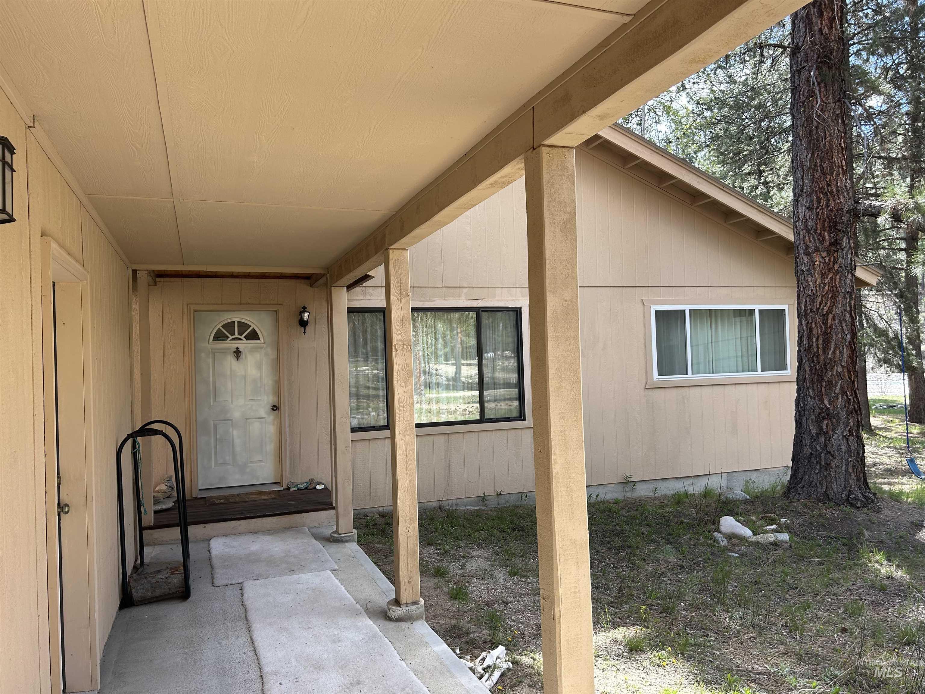 17 Bransons Dr, Lowman, Idaho 83637, 2 Bedrooms, 1 Bathroom, Residential For Sale, Price $585,000, 98984548