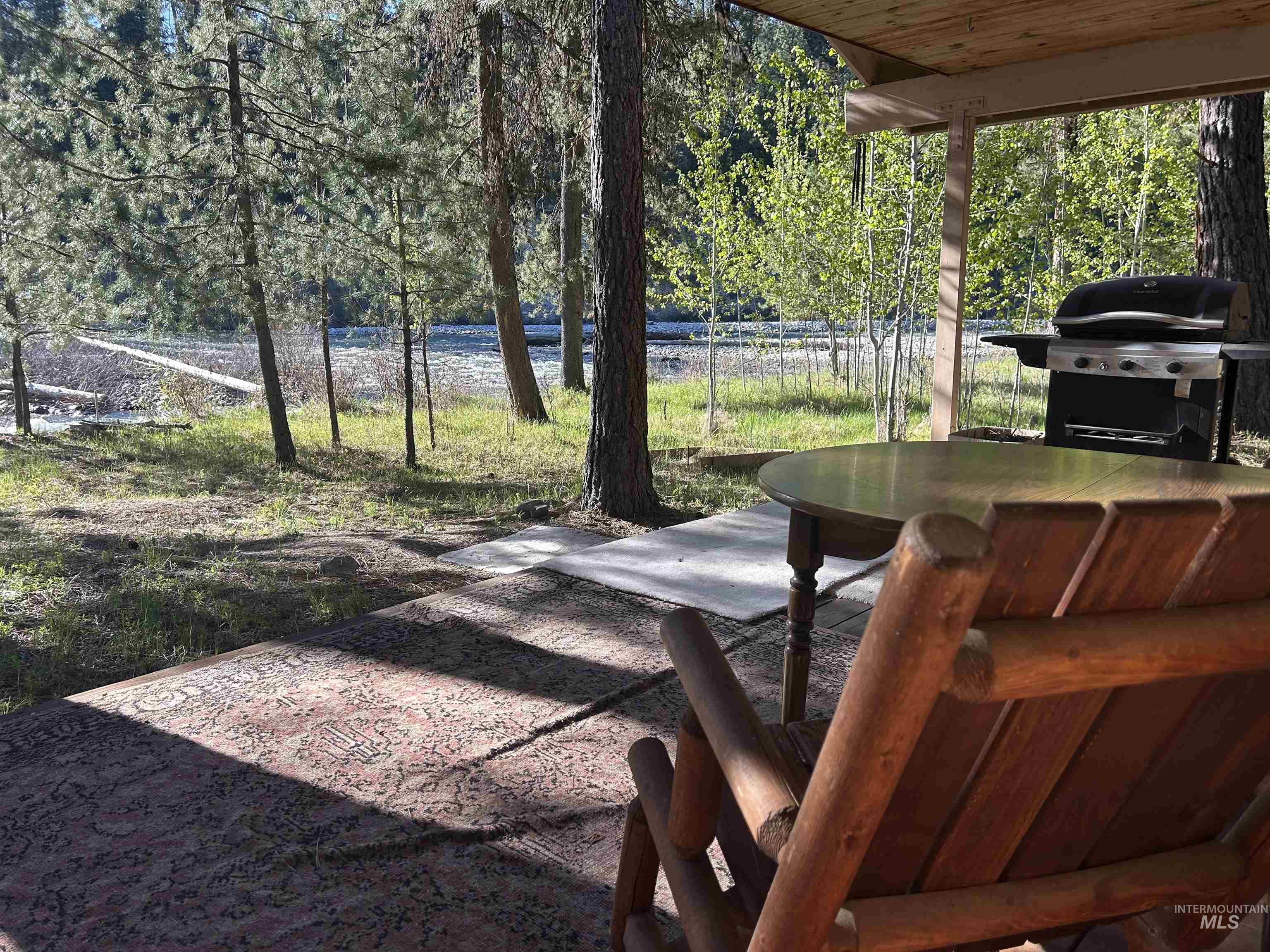 17 Bransons Dr, Lowman, Idaho 83637, 2 Bedrooms, 1 Bathroom, Residential For Sale, Price $585,000, 98984548