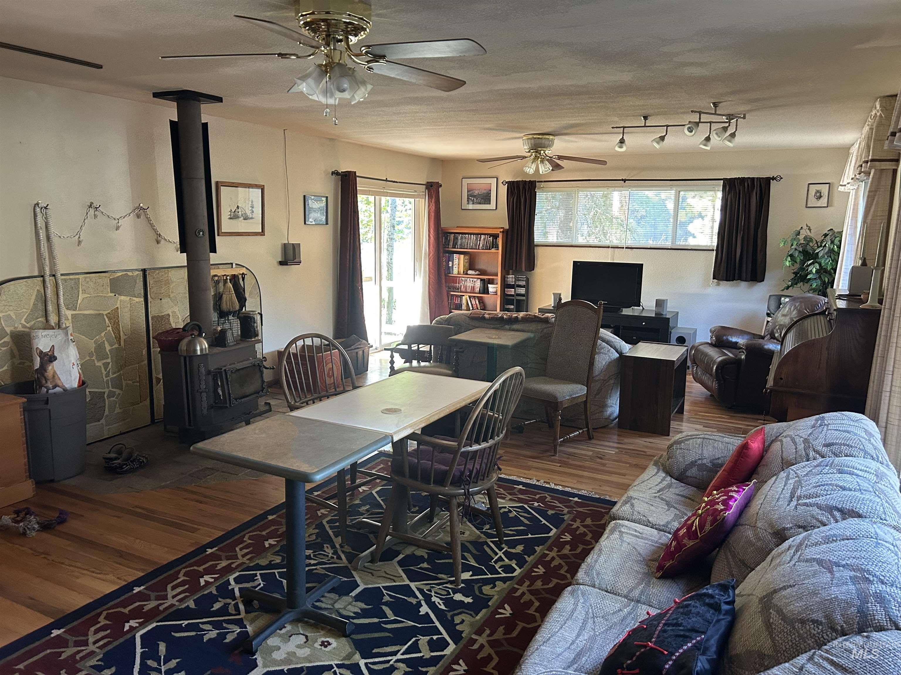 17 Bransons Dr, Lowman, Idaho 83637, 2 Bedrooms, 1 Bathroom, Residential For Sale, Price $585,000, 98984548