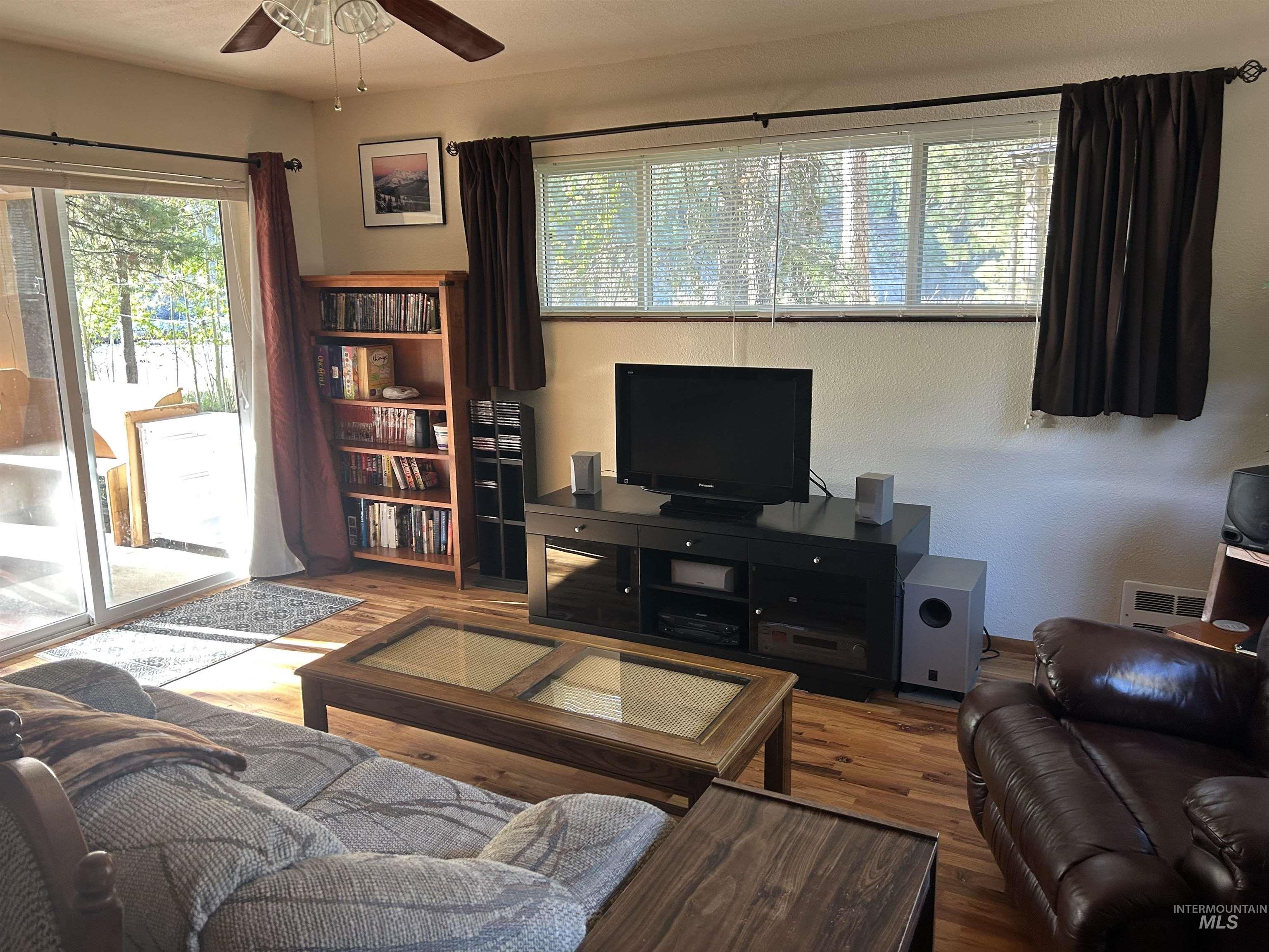 17 Bransons Dr, Lowman, Idaho 83637, 2 Bedrooms, 1 Bathroom, Residential For Sale, Price $585,000, 98984548