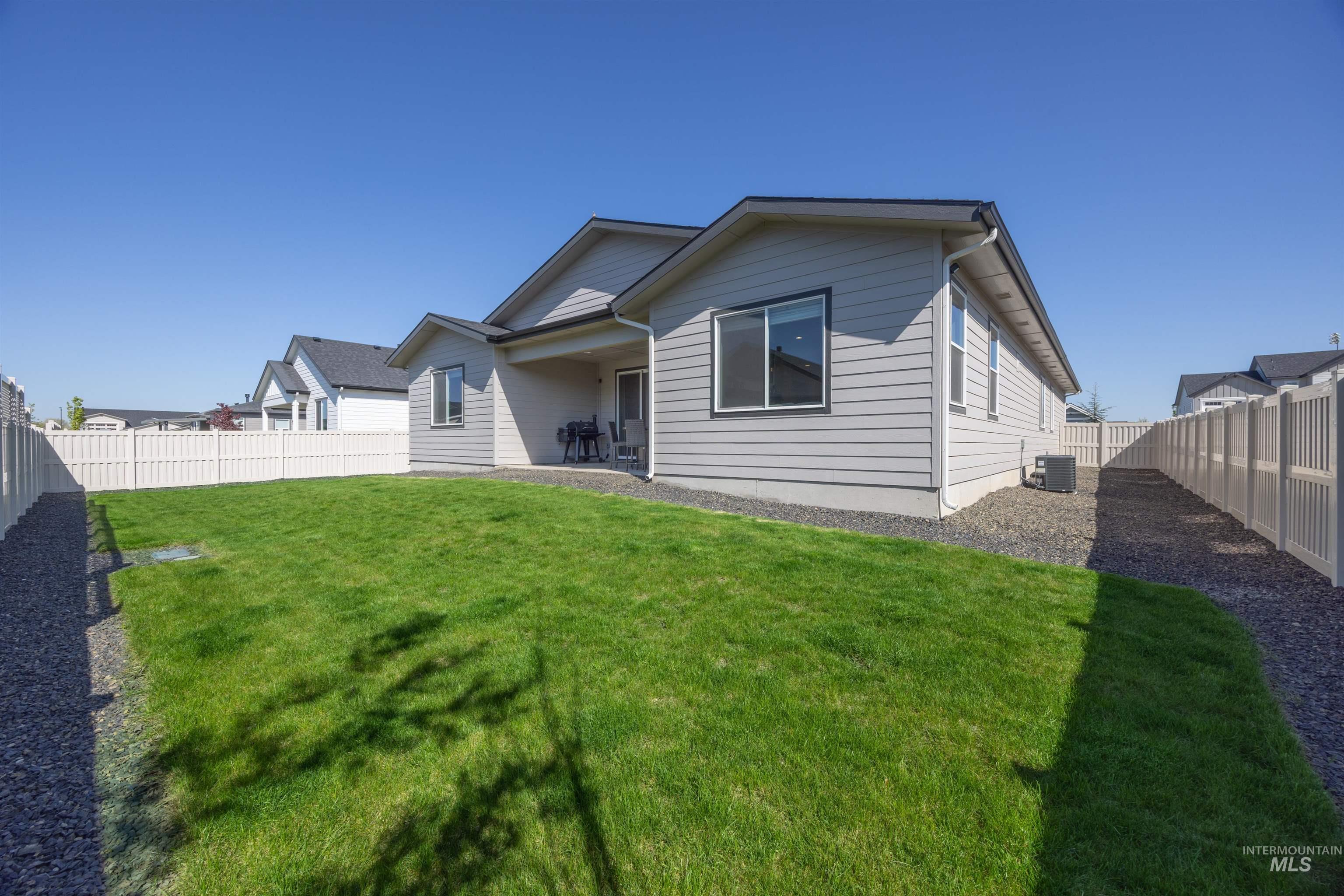 1407 Stirling Meadow St., Middleton, Idaho 83644, 3 Bedrooms, 2 Bathrooms, Residential For Sale, Price $615,000,MLS 98984551
