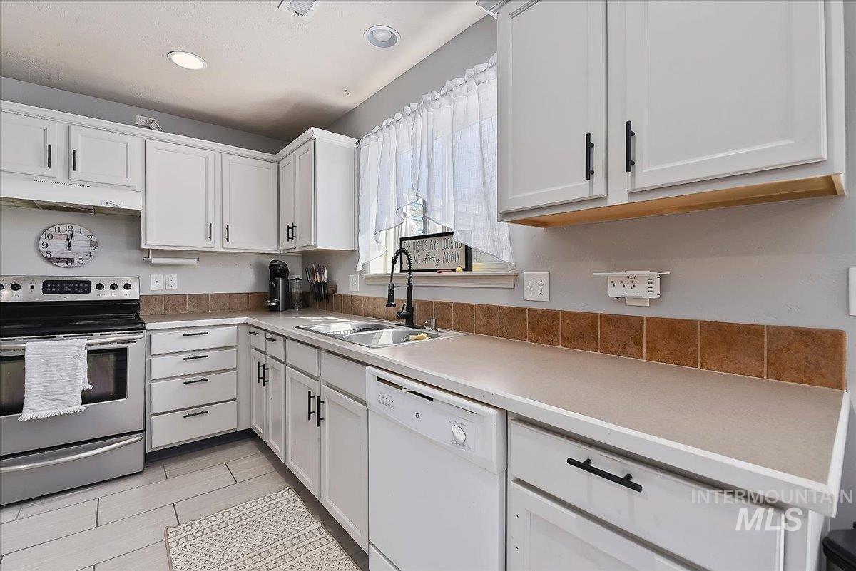 996 S Bobby, Kuna, Idaho 83634, 4 Bedrooms, 2.5 Bathrooms, Residential For Sale, Price $489,000, 98984561
