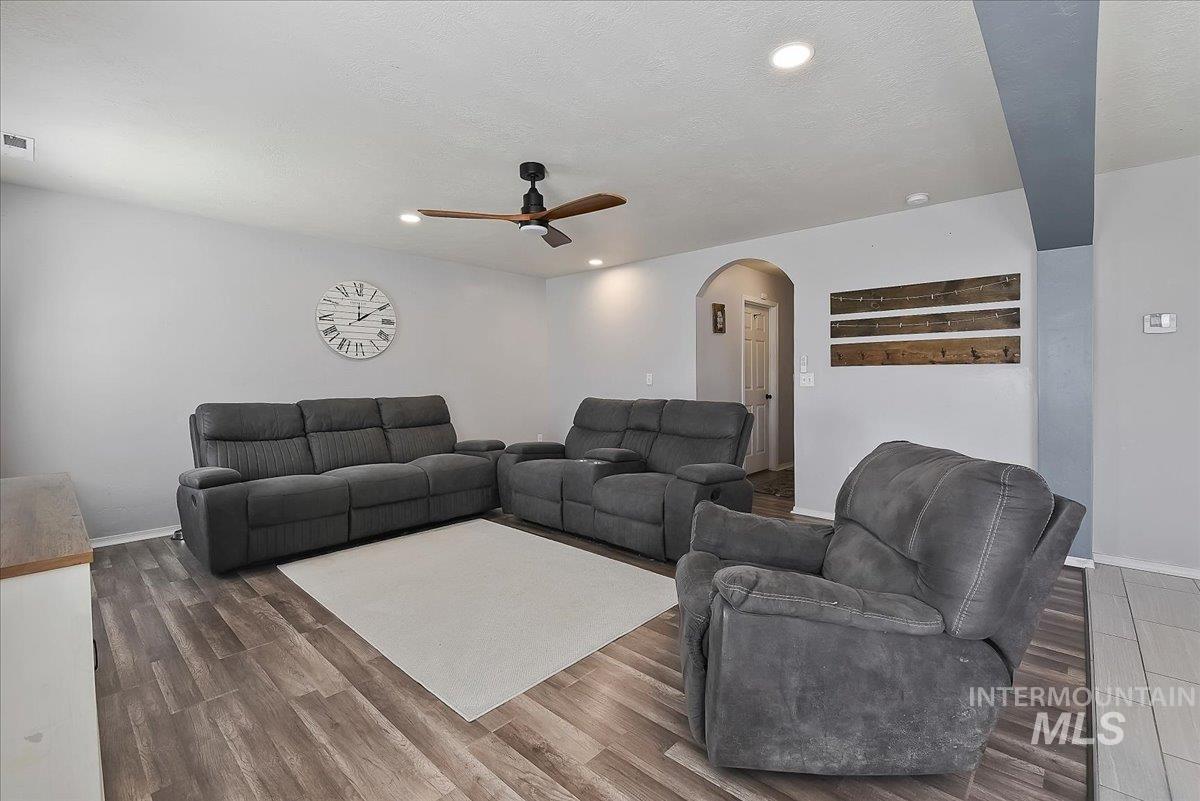 996 S Bobby, Kuna, Idaho 83634, 4 Bedrooms, 2.5 Bathrooms, Residential For Sale, Price $489,000, 98984561