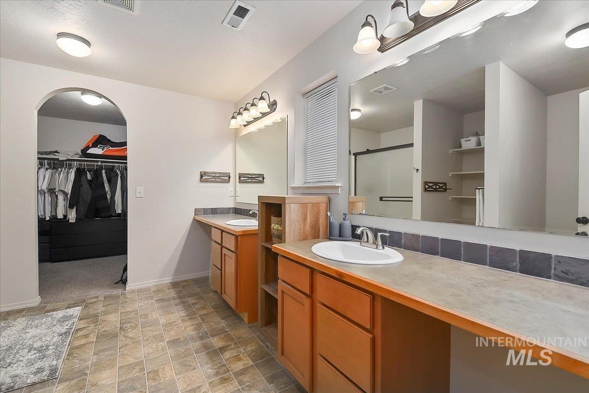 996 S Bobby, Kuna, Idaho 83634, 4 Bedrooms, 2.5 Bathrooms, Residential For Sale, Price $489,000, 98984561