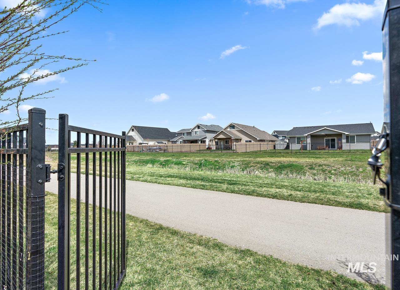 6216 S Wayland Way, Meridian, Idaho 83642, 4 Bedrooms, 2.5 Bathrooms, Residential For Sale, Price $585,000,MLS 98984563