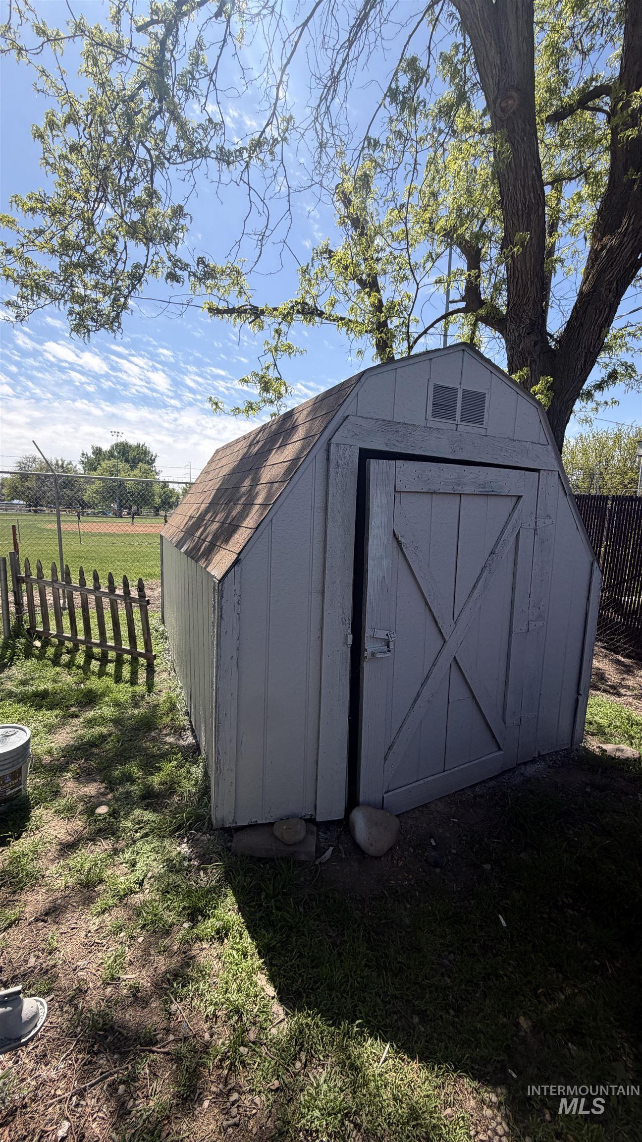 818 N Illinois Ave, Caldwell, Idaho 83605, 2 Bedrooms, 1 Bathroom, Residential For Sale, Price $54,900,MLS 98984571