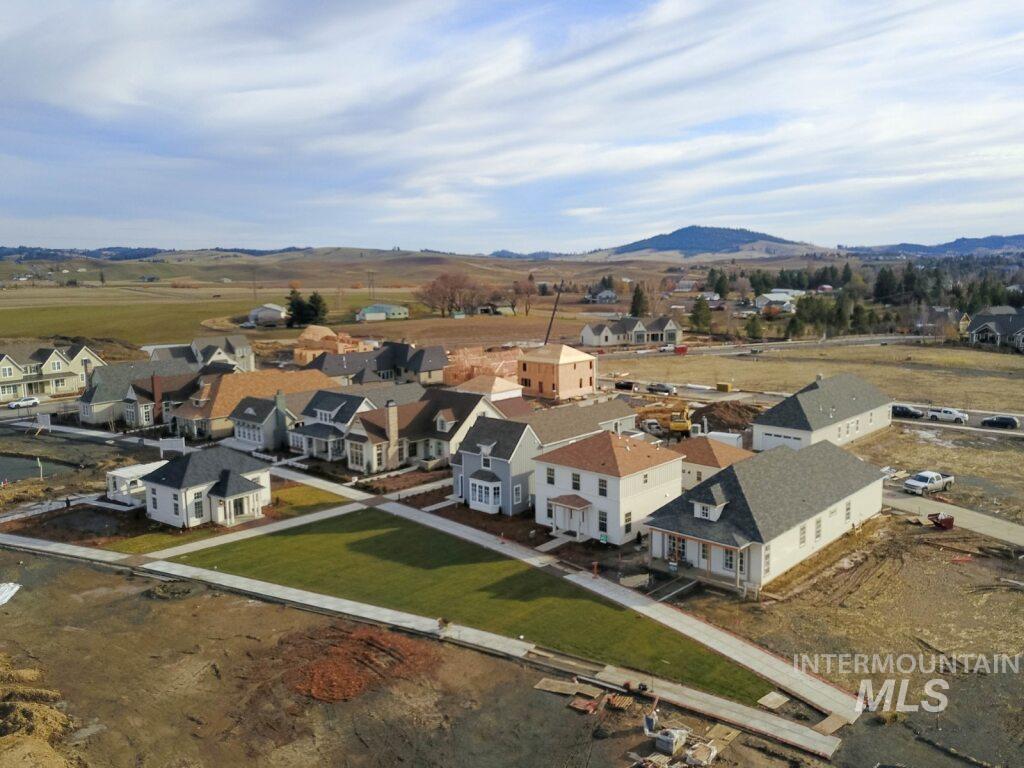 1442 Woodbury Drive, Moscow, Idaho 83843, 6 Bedrooms, 3 Bathrooms, Residential For Sale, Price $819,000,MLS 98984572