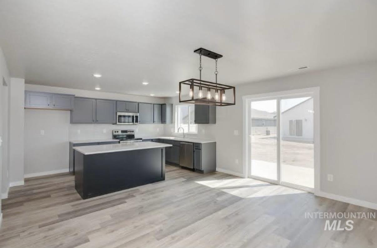 4428 N Brandy Creek Ave, Meridian, Idaho 83646, 4 Bedrooms, 2.5 Bathrooms, Residential For Sale, Price $595,000, 98984575