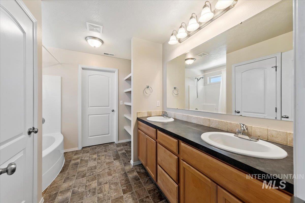 1555 Condor Dr., Middleton, Idaho 83644, 5 Bedrooms, 2.5 Bathrooms, Residential For Sale, Price $515,000,MLS 98984580