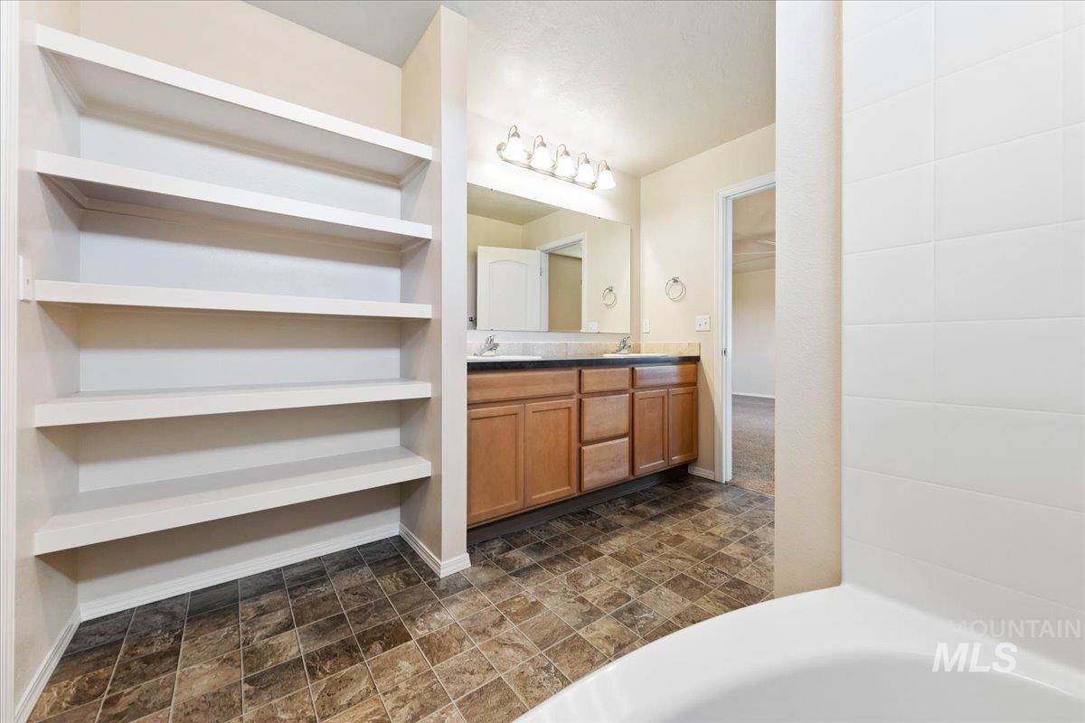 1555 Condor Dr., Middleton, Idaho 83644, 5 Bedrooms, 2.5 Bathrooms, Residential For Sale, Price $515,000,MLS 98984580
