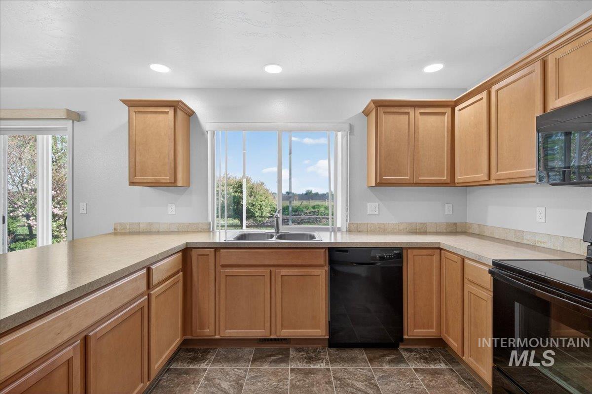 1555 Condor Dr., Middleton, Idaho 83644, 5 Bedrooms, 2.5 Bathrooms, Residential For Sale, Price $515,000, 98984580