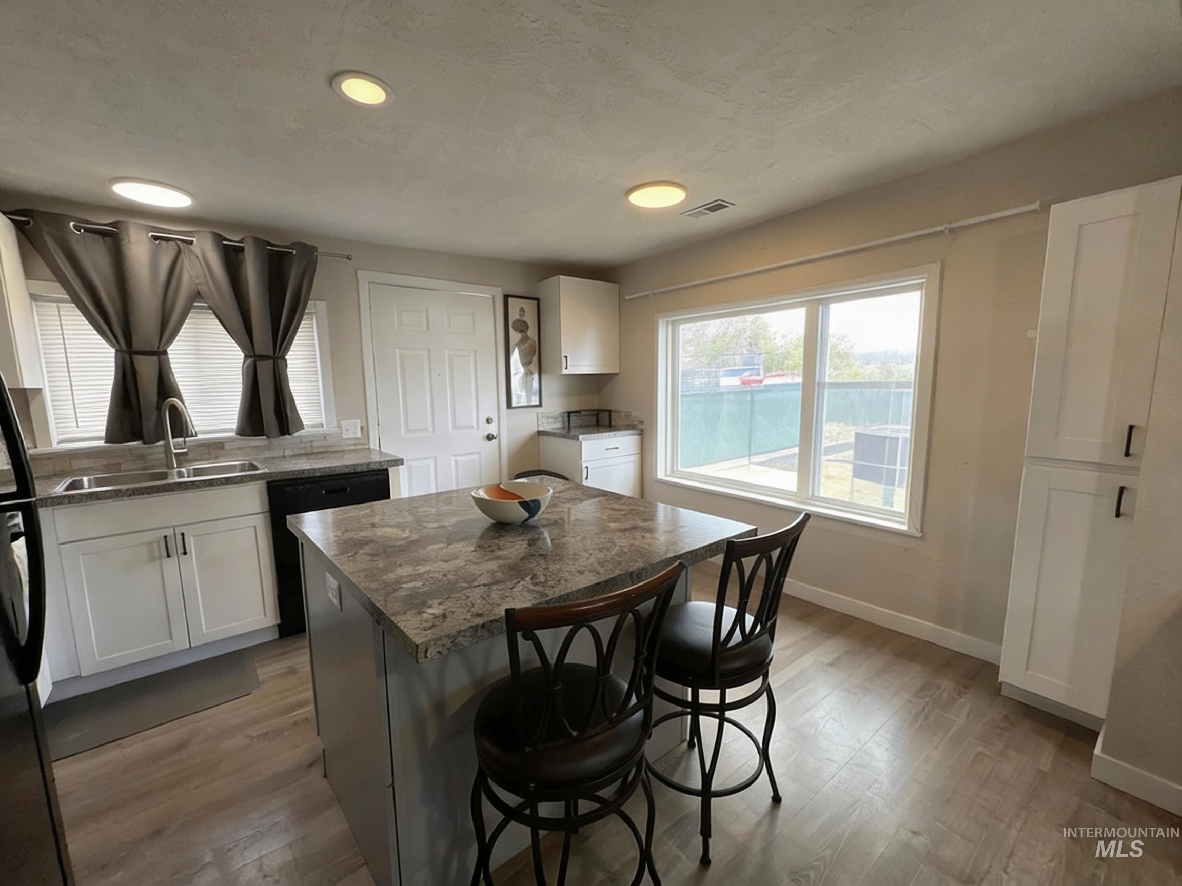 1245 American Legion Blvd, Mountain Home, Idaho 83647, 2 Bedrooms, 1 Bathroom, Residential For Sale, Price $279,000, 98984588