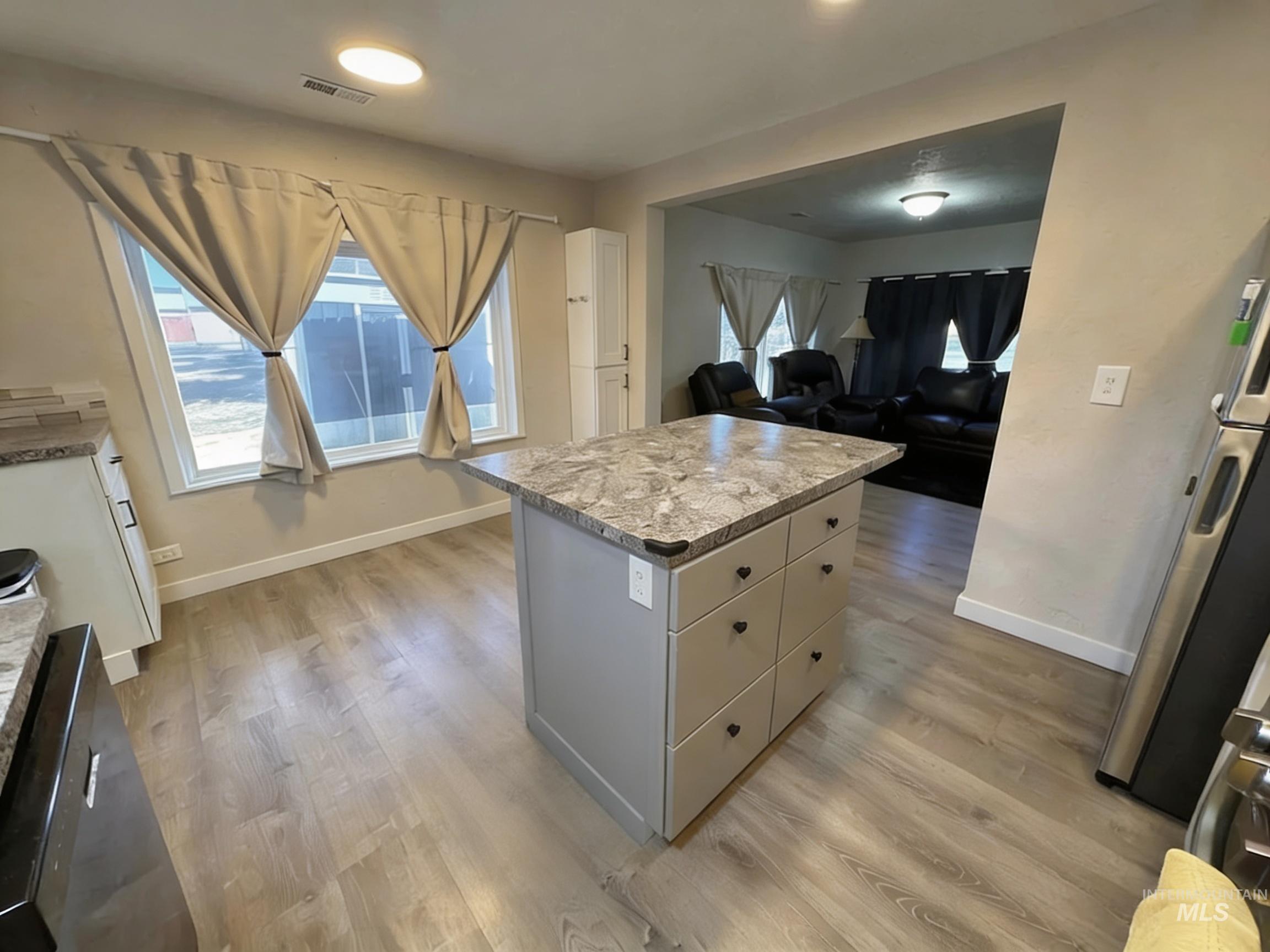 1245 American Legion Blvd, Mountain Home, Idaho 83647, 2 Bedrooms, 1 Bathroom, Residential For Sale, Price $279,000, 98984588