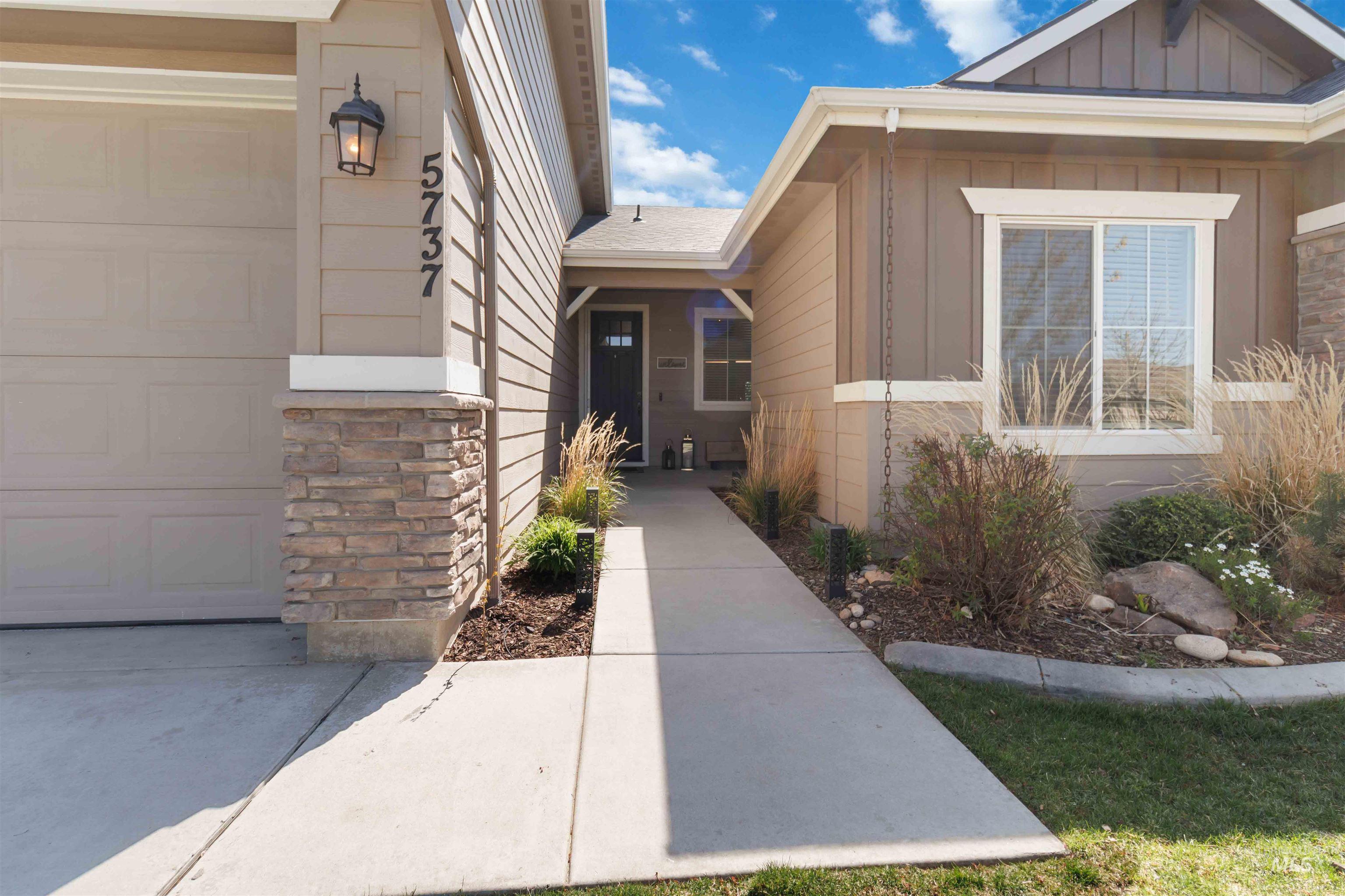 5737 W Donatella St, Eagle, Idaho 83616-7327, 4 Bedrooms, 3 Bathrooms, Residential For Sale, Price $775,000,MLS 98984596