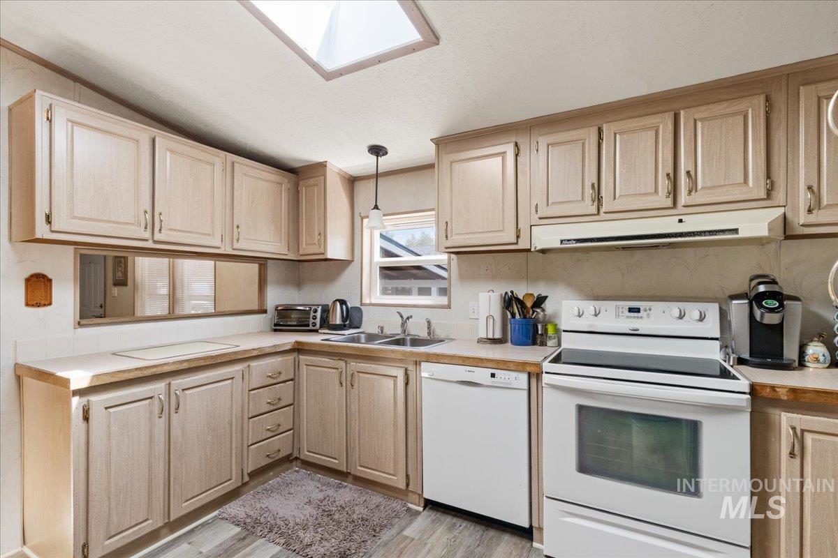 2206 W Oxford Circle, Coeur d'Alene, Idaho 83815, 3 Bedrooms, 2 Bathrooms, Residential For Sale, Price $130,000, 98984601