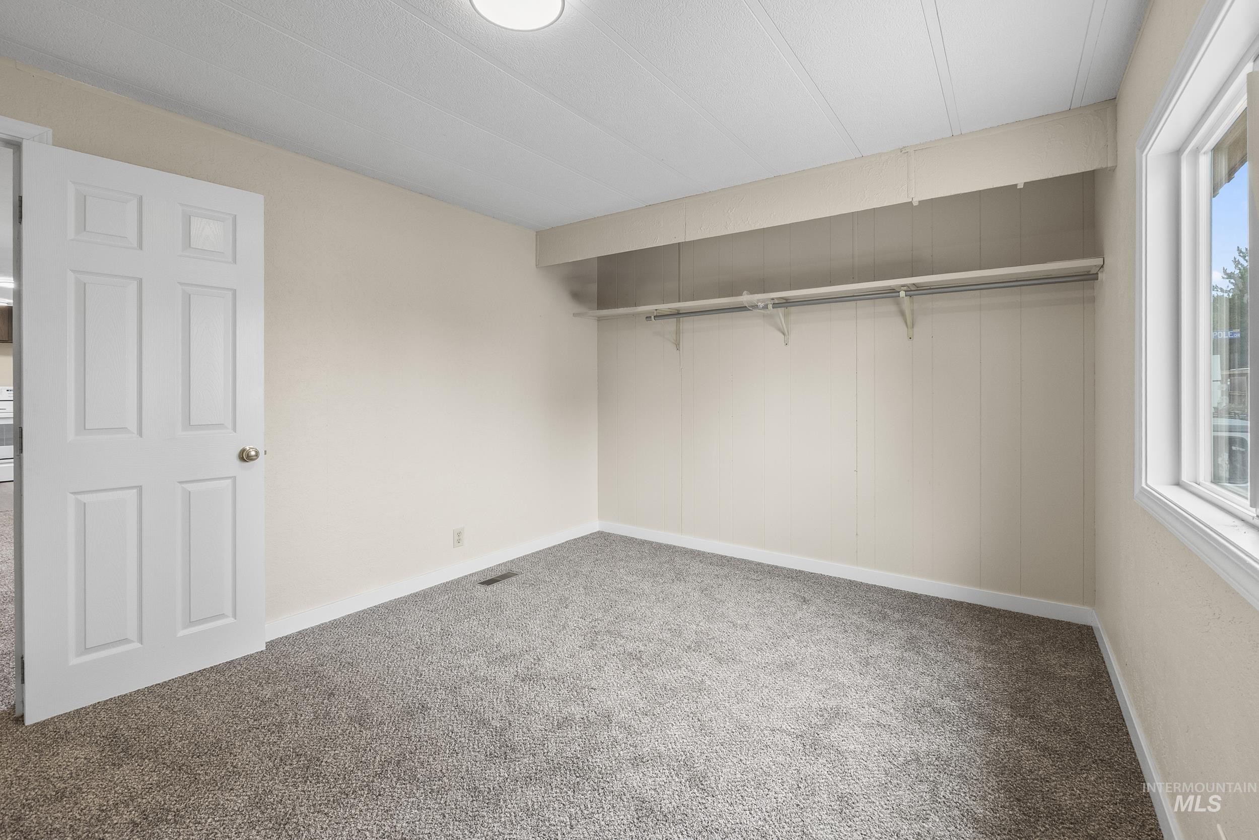 16581 N White Pine St, Caldwell, Idaho 83651, 3 Bedrooms, 1 Bathroom, Residential For Sale, Price $69,000, 98984604