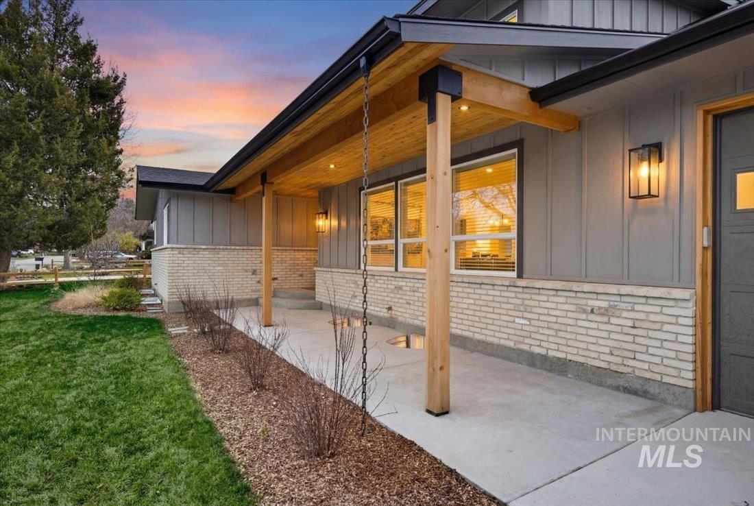 5231 N Sorrento Dr, Boise, Idaho 83704, 4 Bedrooms, 4.5 Bathrooms, Residential For Sale, Price $1,195,900, 98984607