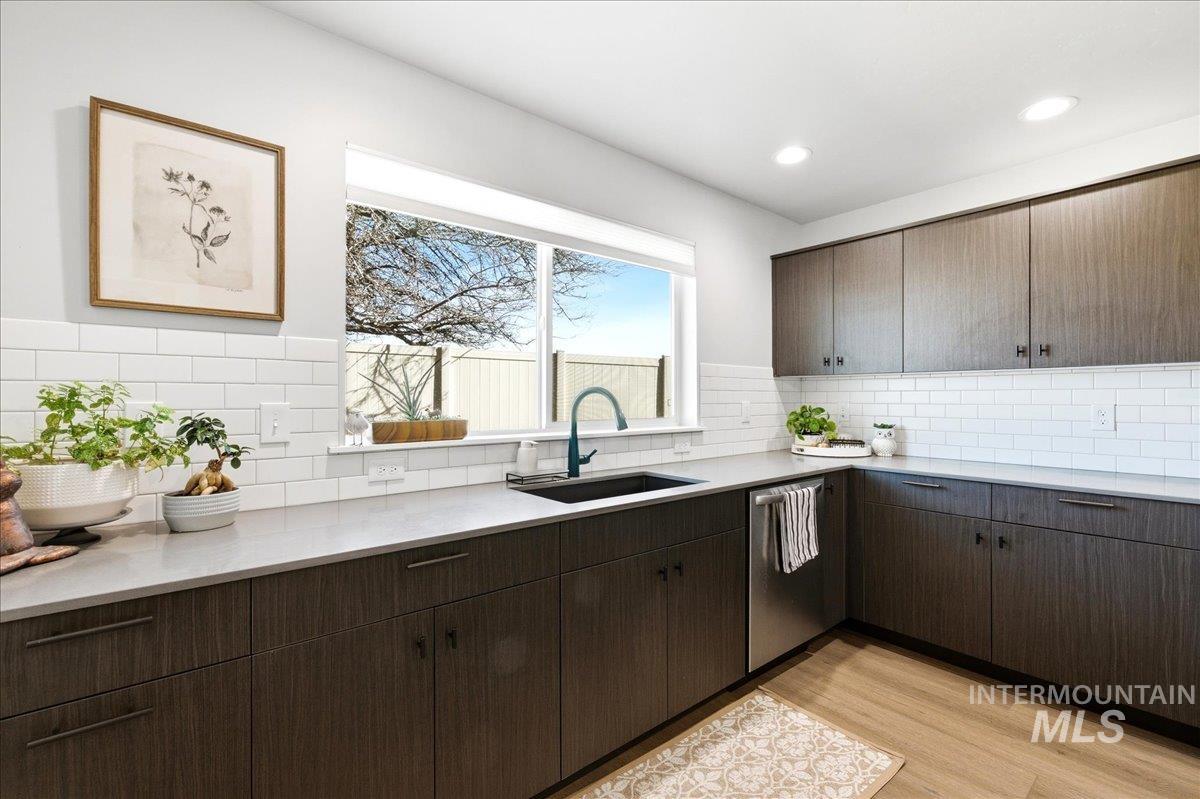 5392 S Memory Place, Meridian, Idaho 83642, 5 Bedrooms, 2.5 Bathrooms, Residential For Sale, Price $599,000,MLS 98984608