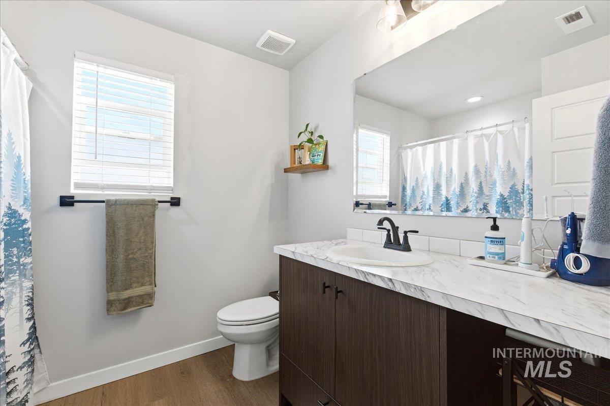 5392 S Memory Place, Meridian, Idaho 83642, 5 Bedrooms, 2.5 Bathrooms, Residential For Sale, Price $599,000,MLS 98984608