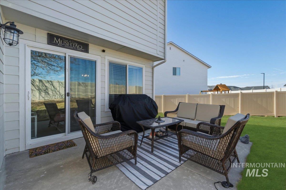 5392 S Memory Place, Meridian, Idaho 83642, 5 Bedrooms, 2.5 Bathrooms, Residential For Sale, Price $599,000,MLS 98984608