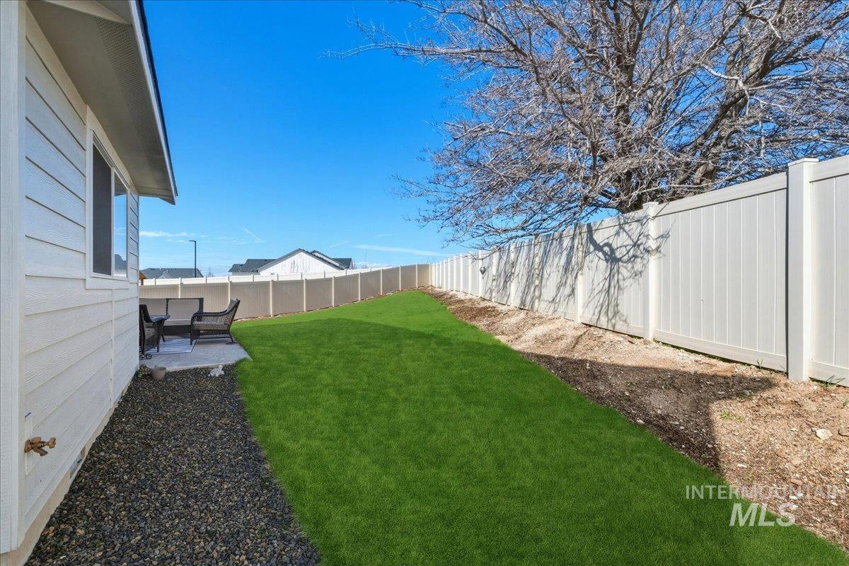 5392 S Memory Place, Meridian, Idaho 83642, 5 Bedrooms, 2.5 Bathrooms, Residential For Sale, Price $599,000,MLS 98984608