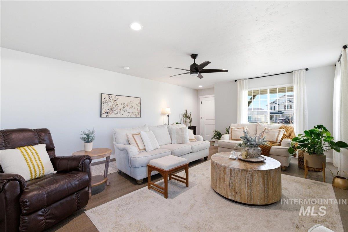 5392 S Memory Place, Meridian, Idaho 83642, 5 Bedrooms, 2.5 Bathrooms, Residential For Sale, Price $599,000,MLS 98984608