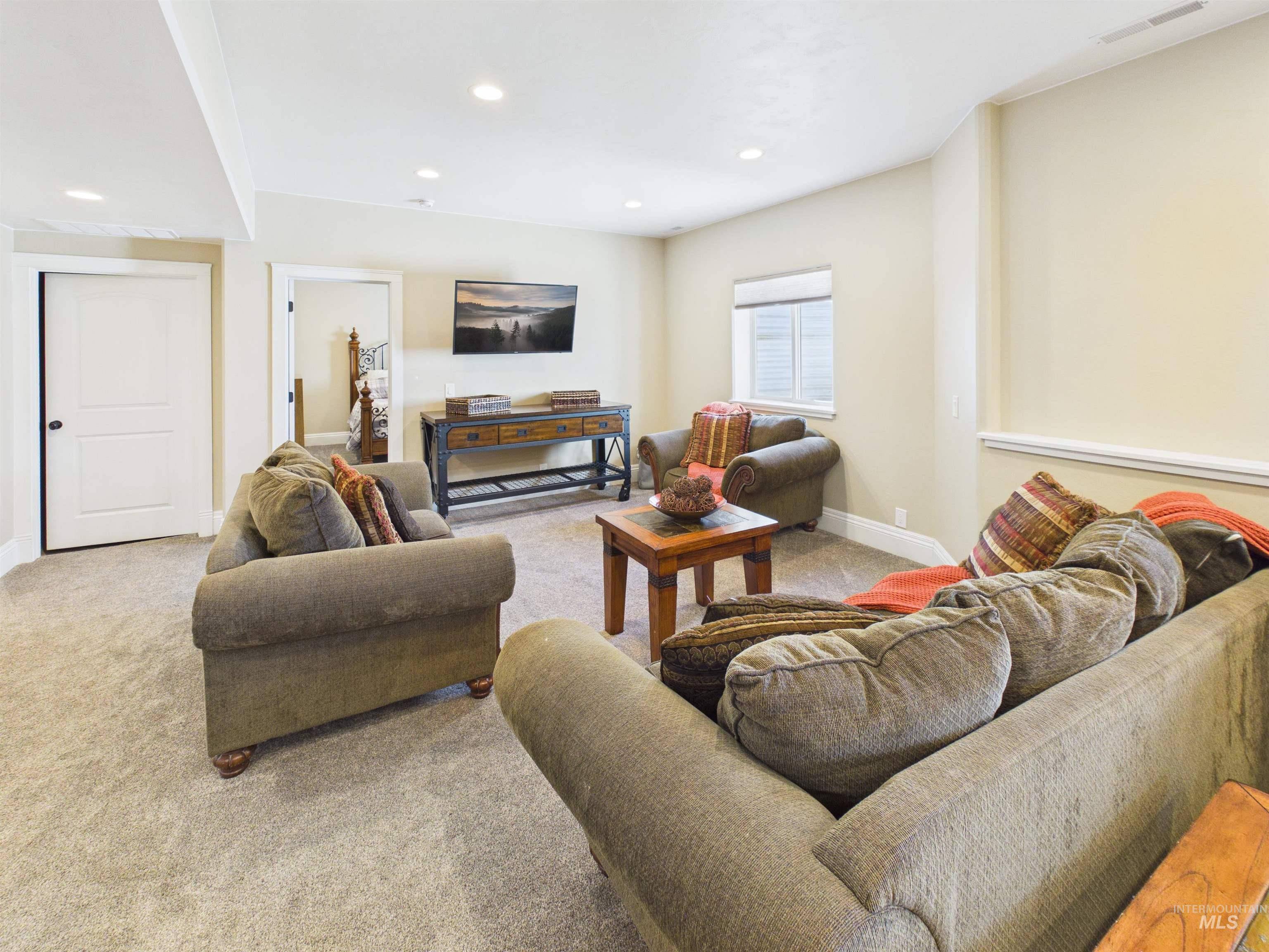 20 W 218 S, Burley, Idaho 83318, 6 Bedrooms, 5 Bathrooms, Residential For Sale, Price $985,000,MLS 98984610