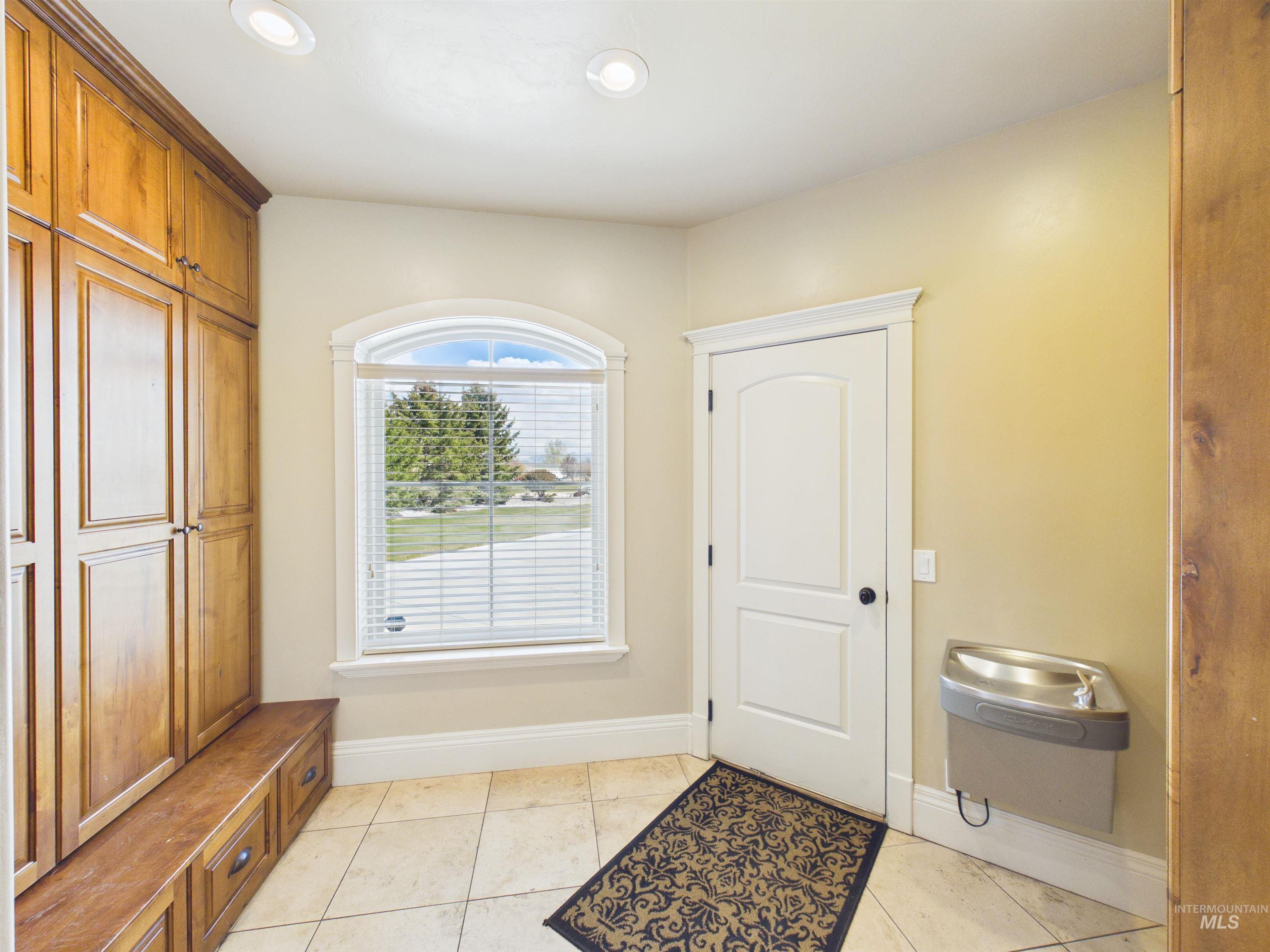 20 W 218 S, Burley, Idaho 83318, 6 Bedrooms, 5 Bathrooms, Residential For Sale, Price $985,000,MLS 98984610