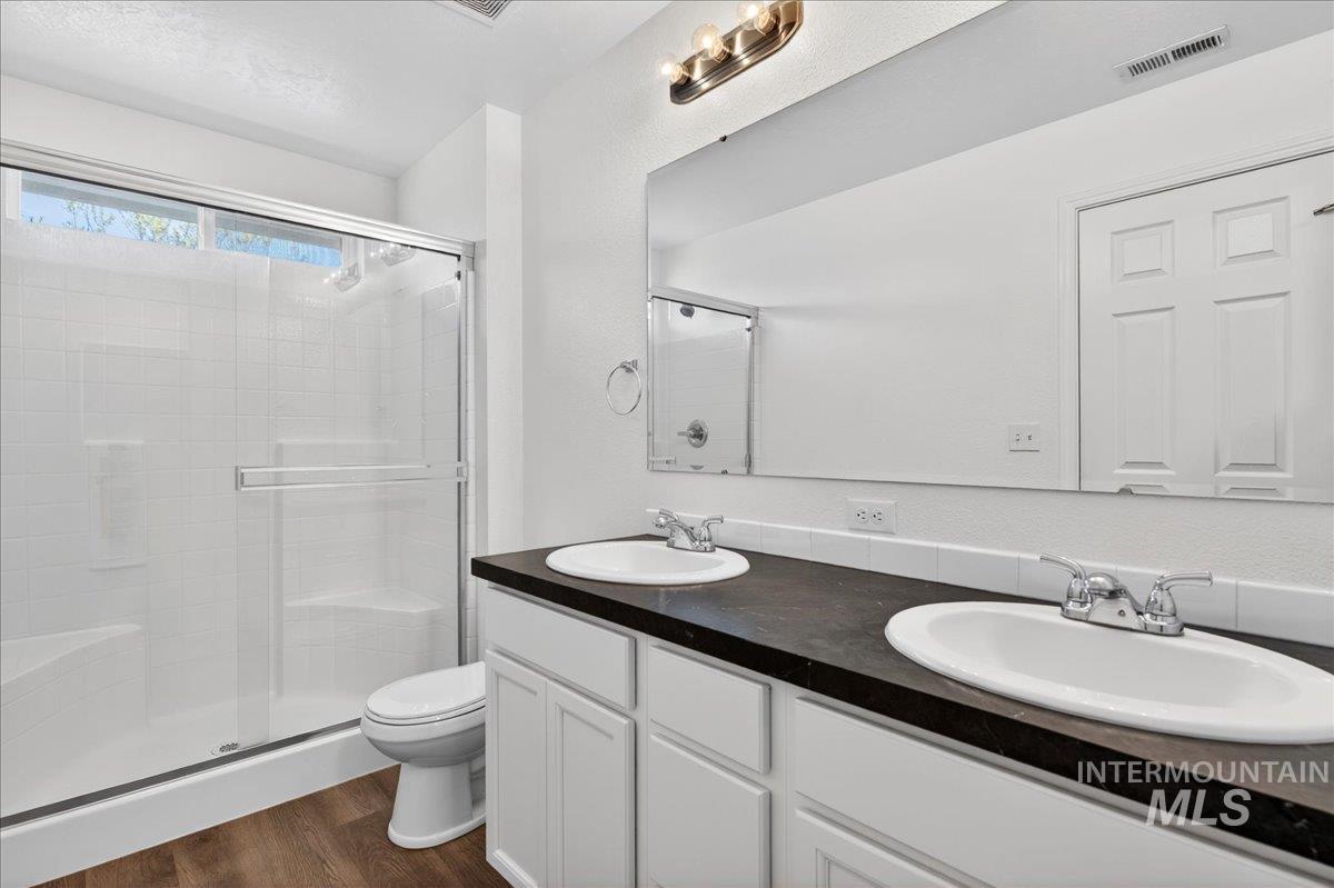 913 W Apple Pine St, Meridian, Idaho 83646-6058, 3 Bedrooms, 2.5 Bathrooms, Residential For Sale, Price $389,990,MLS 98984616