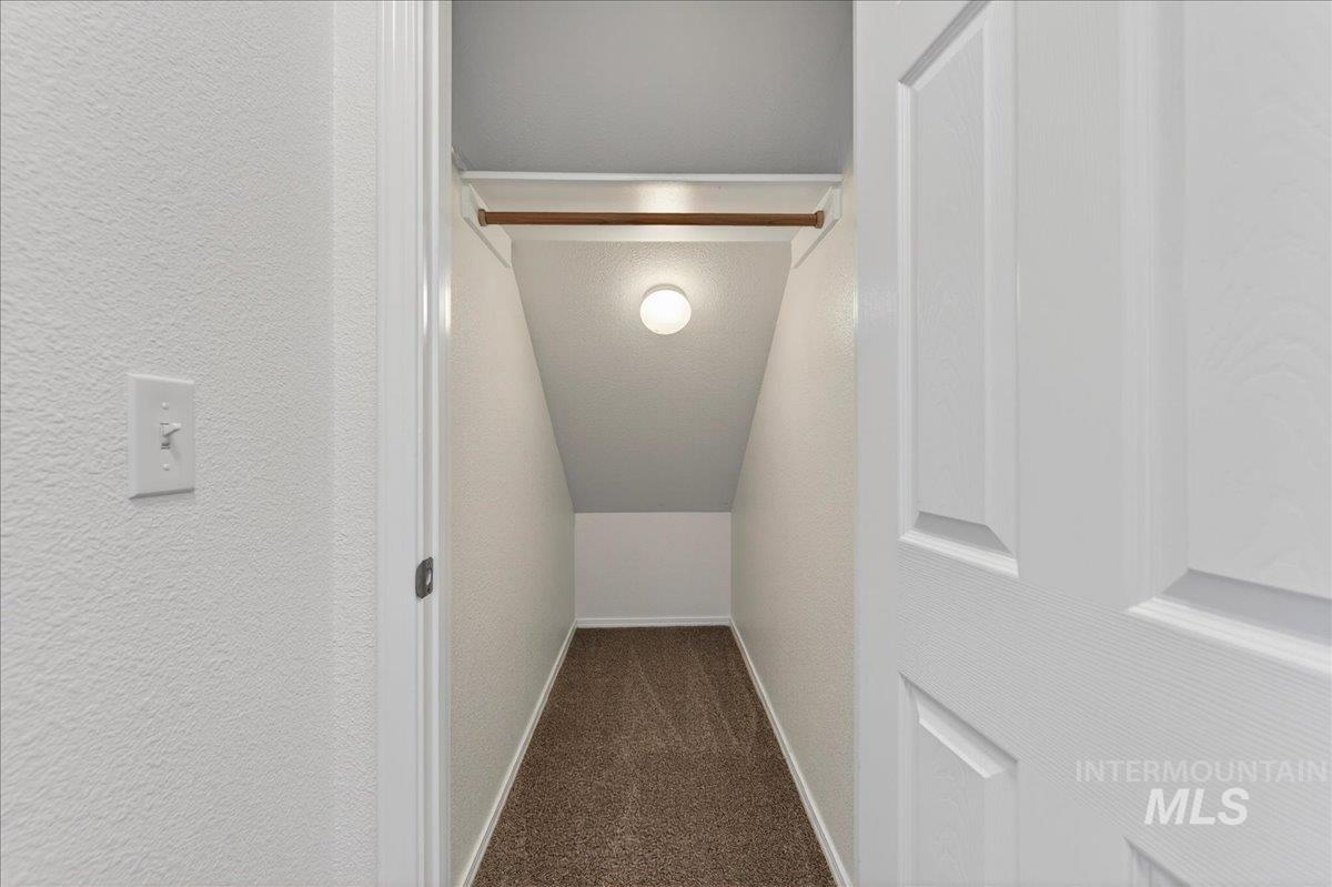 913 W Apple Pine St, Meridian, Idaho 83646-6058, 3 Bedrooms, 2.5 Bathrooms, Residential For Sale, Price $389,990,MLS 98984616