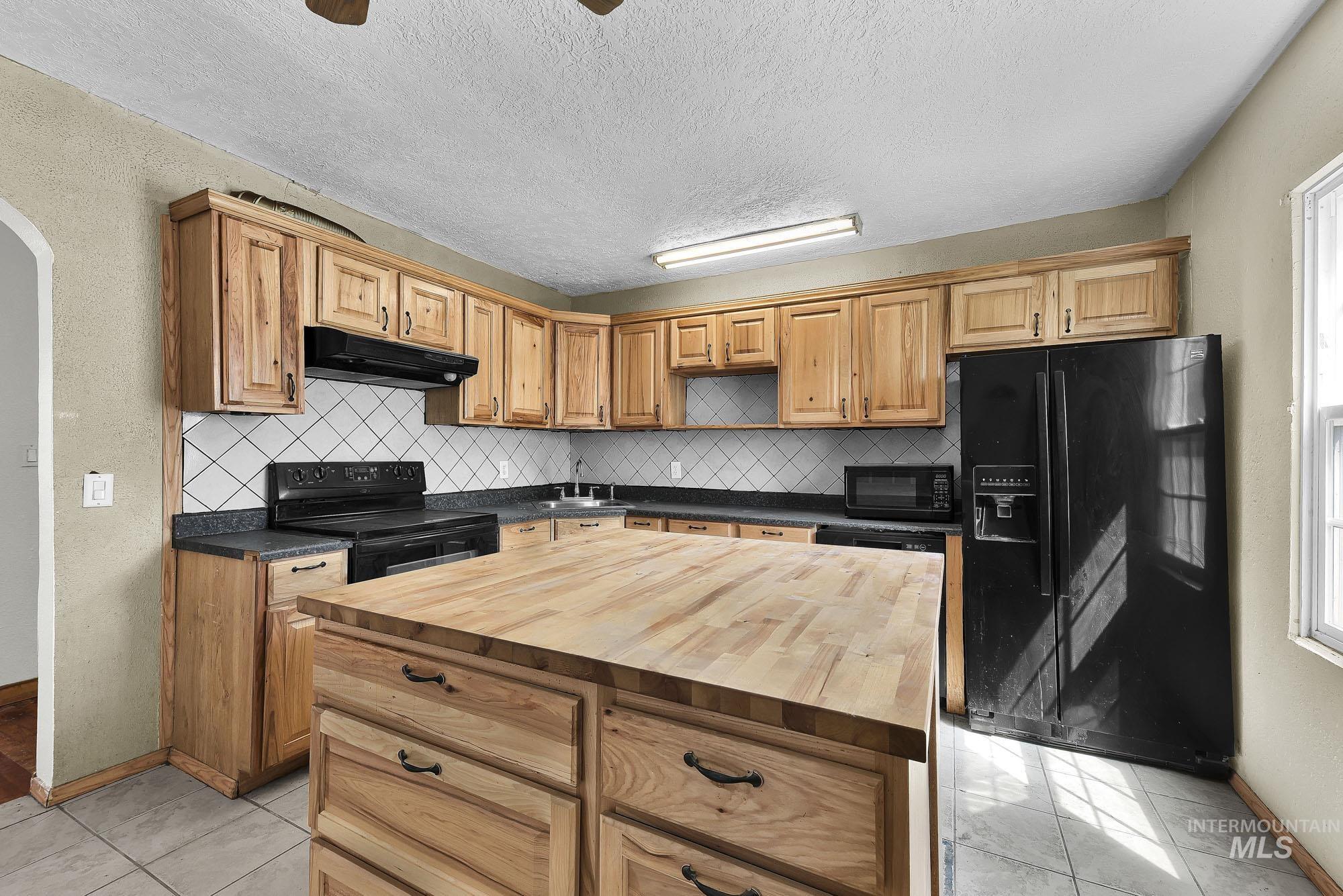 808 N A Street, Parma, Idaho 83660, 4 Bedrooms, 2 Bathrooms, Residential For Sale, Price $335,000,MLS 98984624