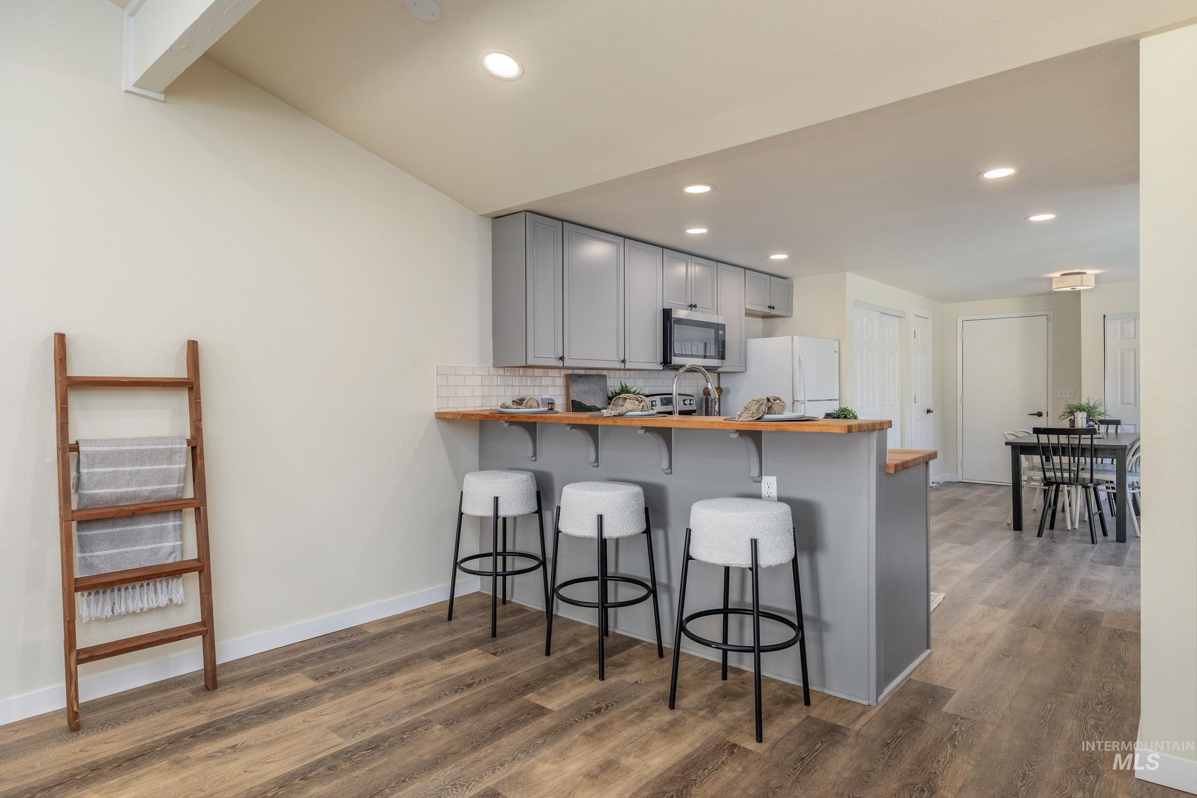 7167 W Cascade, Boise, Idaho 83704, 2 Bedrooms, 1.5 Bathrooms, Residential For Sale, Price $375,000,MLS 98984629