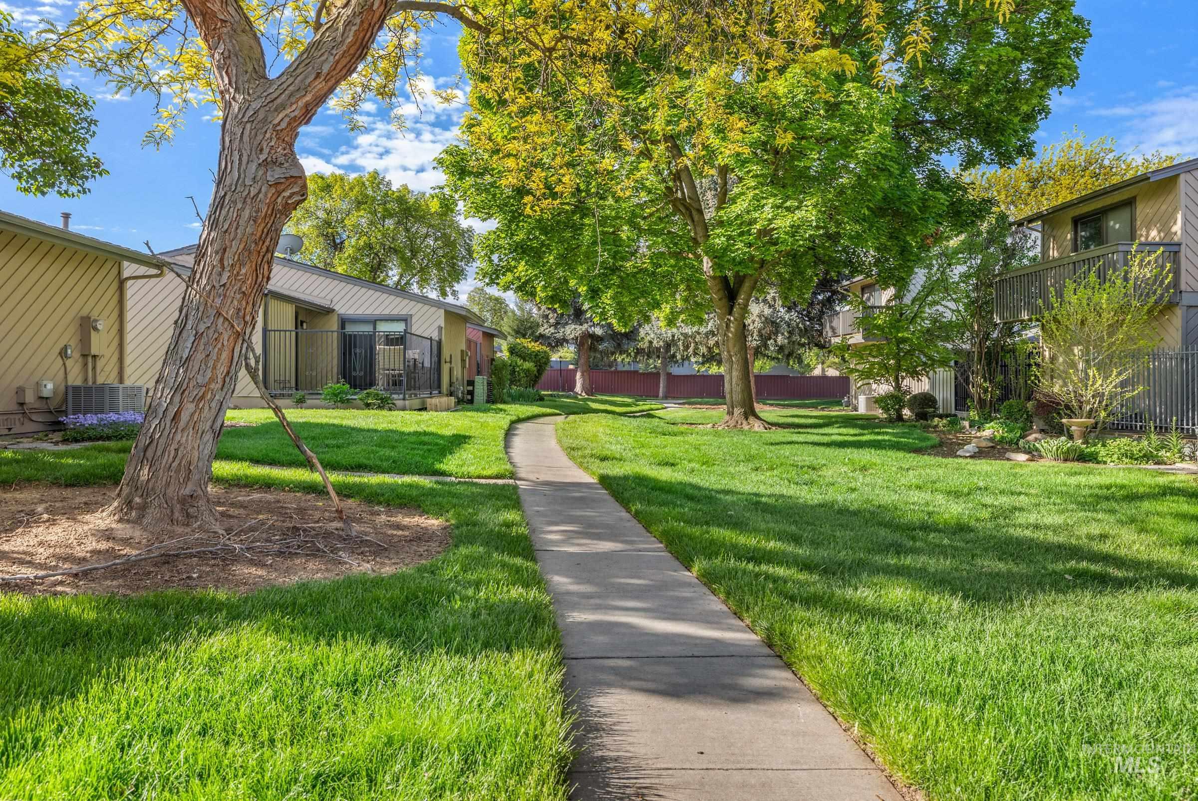 7167 W Cascade, Boise, Idaho 83704, 2 Bedrooms, 1.5 Bathrooms, Residential For Sale, Price $375,000,MLS 98984629