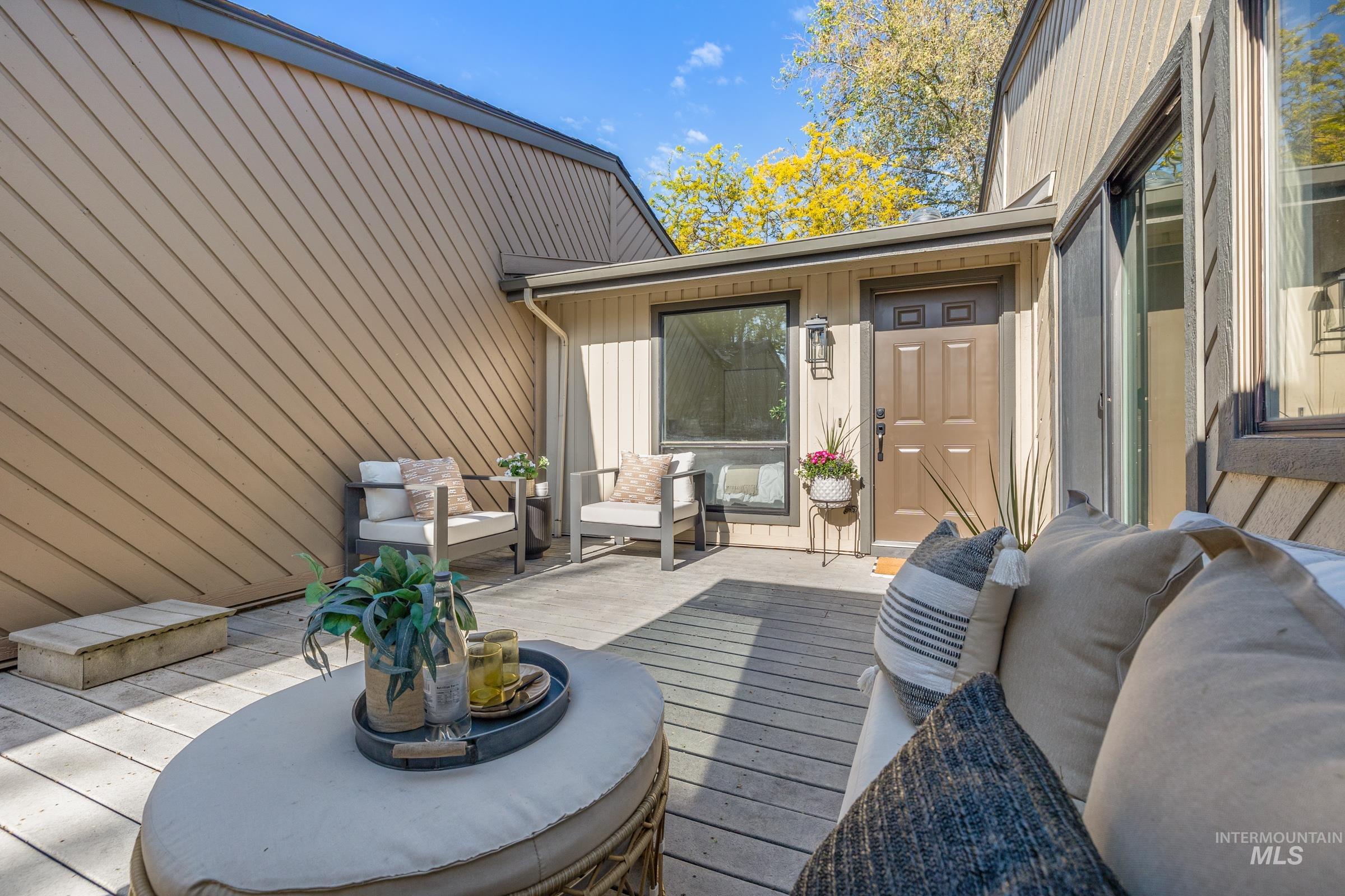 7167 W Cascade, Boise, Idaho 83704, 2 Bedrooms, 1.5 Bathrooms, Residential For Sale, Price $375,000,MLS 98984629